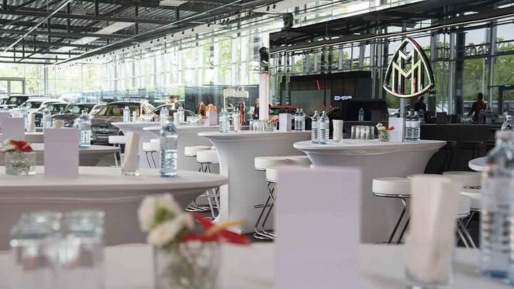 Eröffnung der Maybach-Lounge_die Spannung steigt