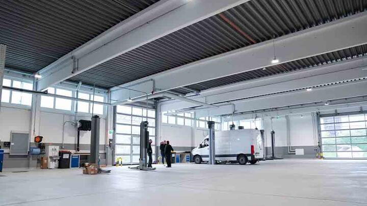 Große Raumhöhe und Fläche in neuer Transporter-Werkstatt