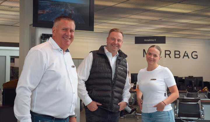 Geschäftsführer Martin Heger bedankt sich bei Kund:innen und Team für ein gelungenes Herbstfest.