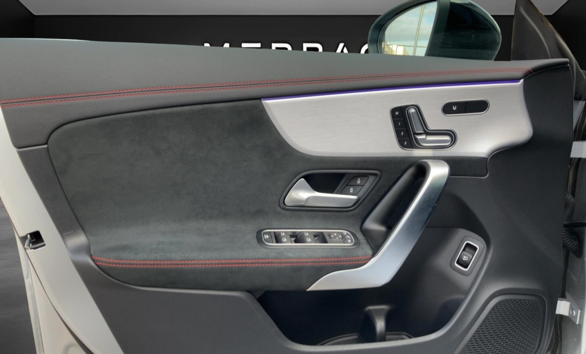 Mercedes-Benz - CLA 200d Shooting Brake AMG Line Panoramadach