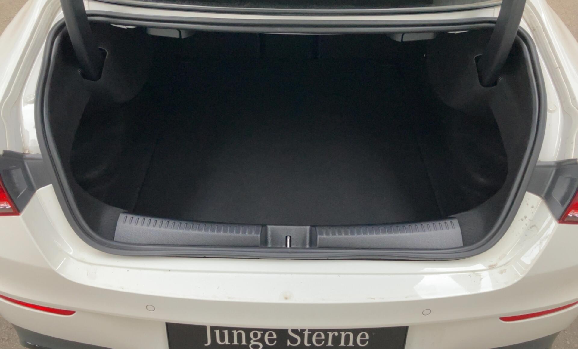 Mercedes-Benz - CLA 200 d Coupé AMG Line Premium Paket
