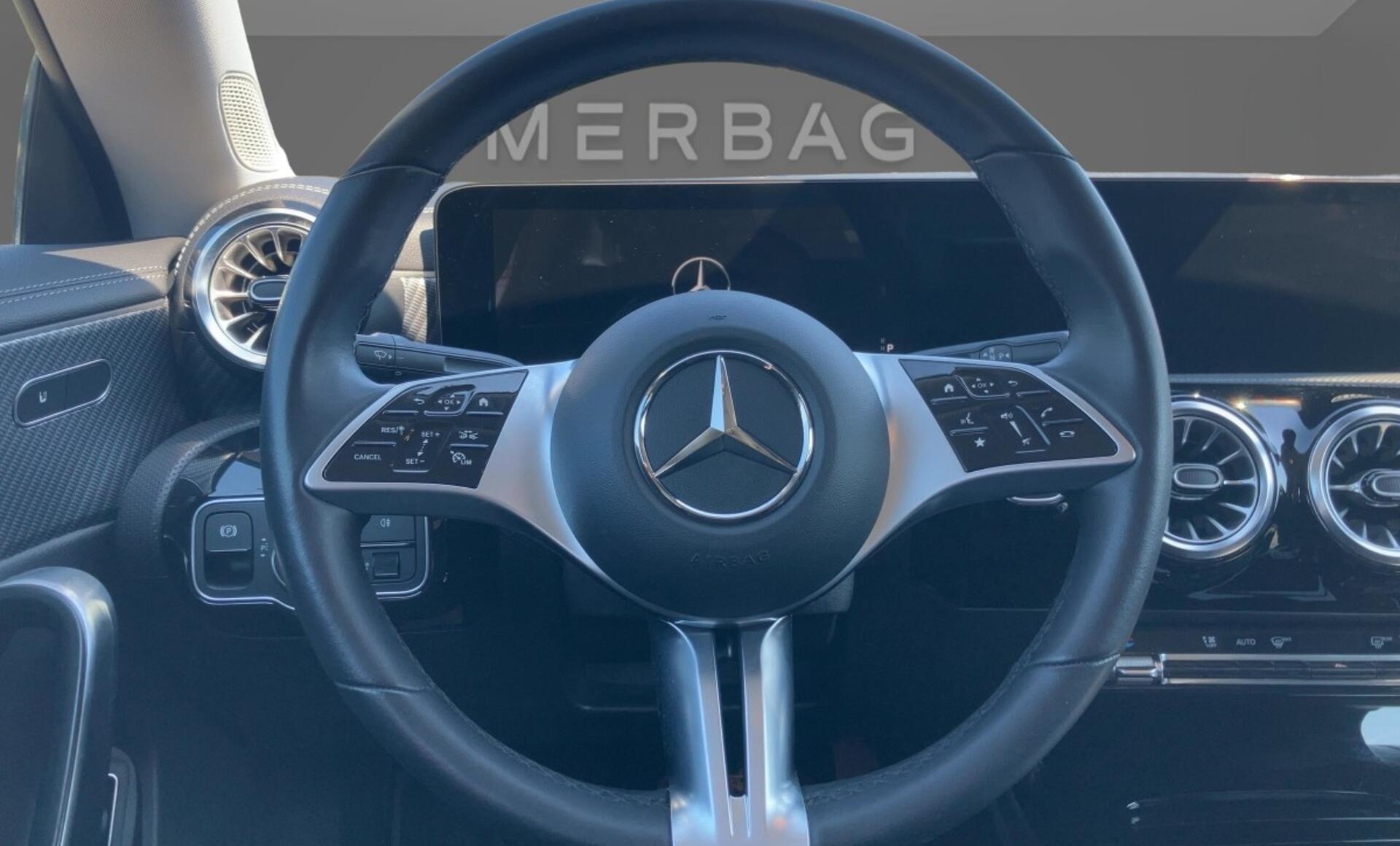 Mercedes-Benz - CLA 180 Coupé
