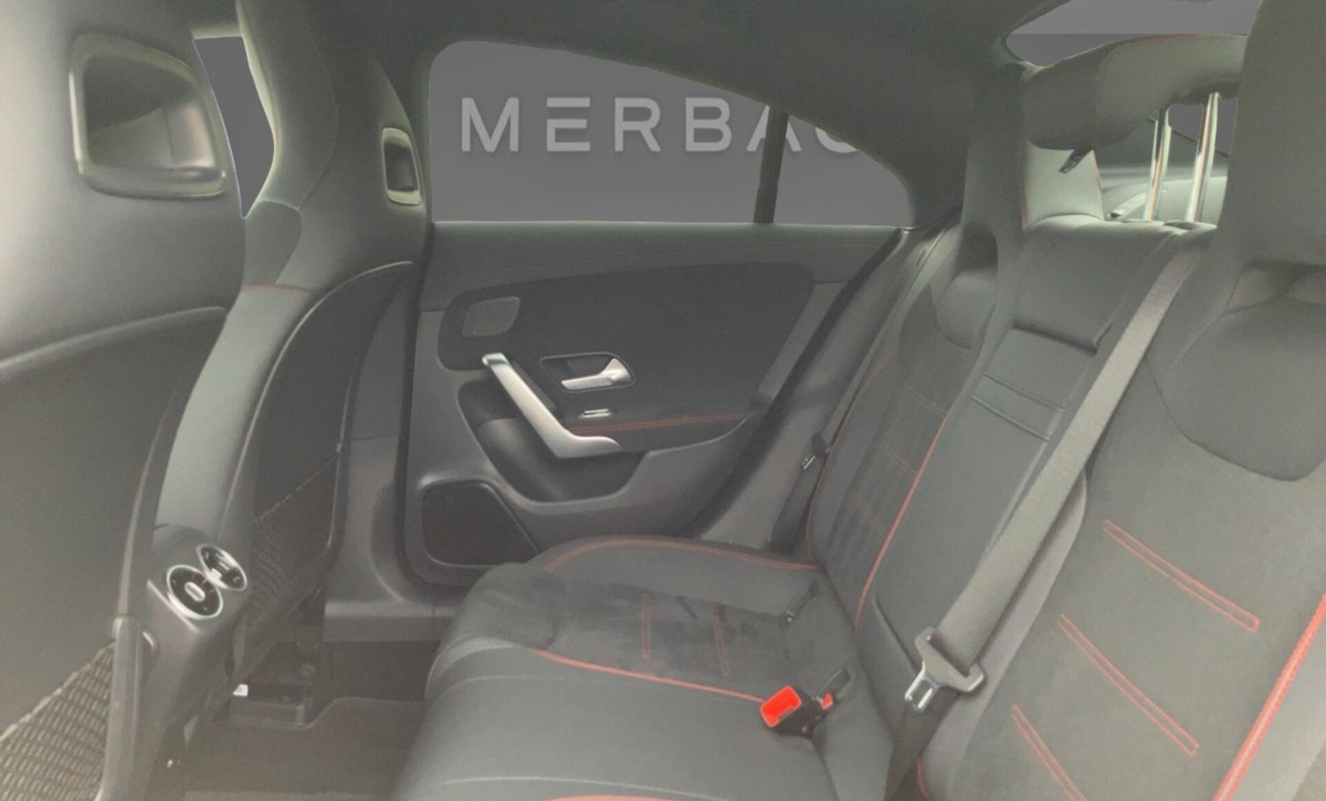 Mercedes-Benz - CLA 180 Coupé AMG Line