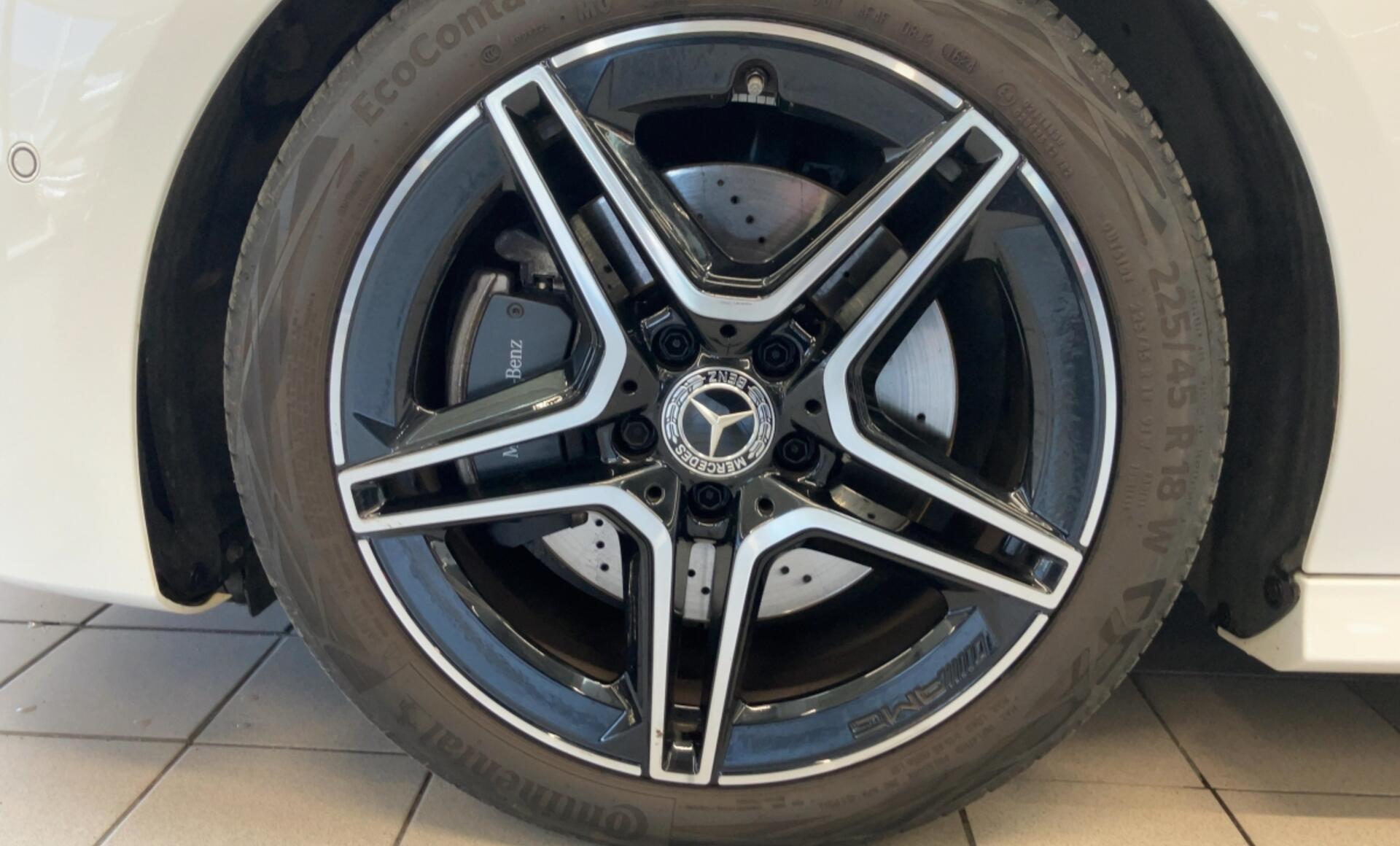 Mercedes-Benz - CLA 200 d Coupé AMG Line Facelift