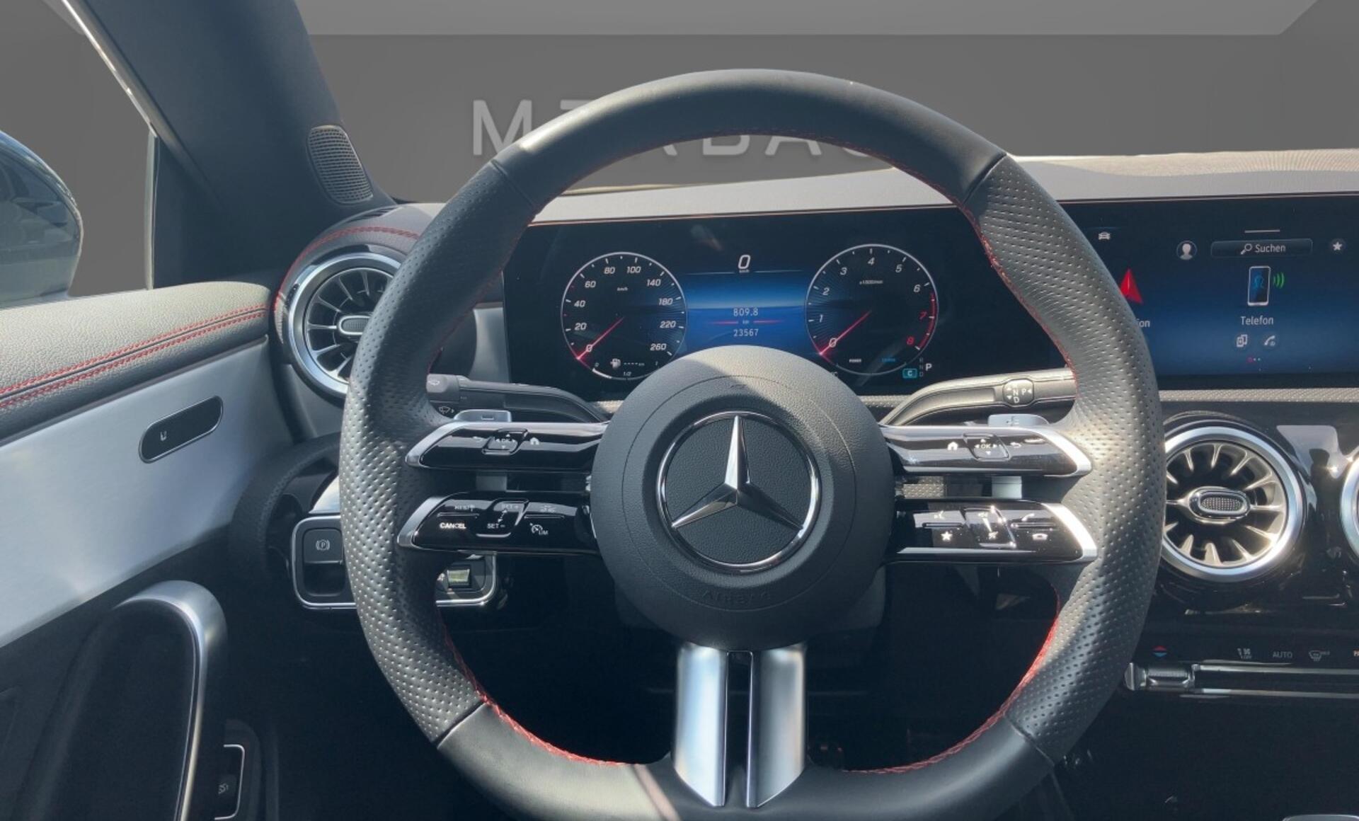 Mercedes-Benz - CLA 180 Coupé AMG Line Facelift