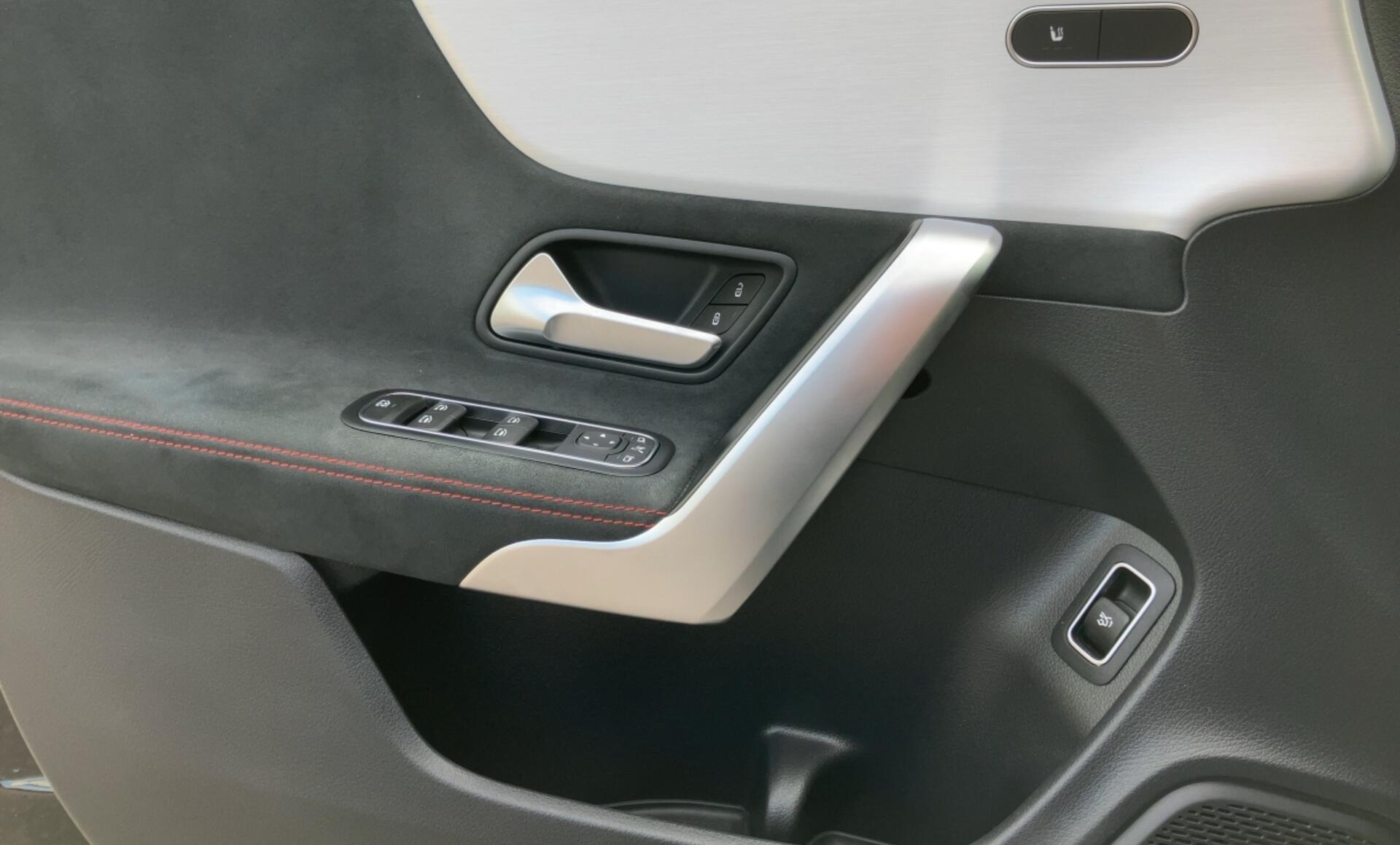Mercedes-Benz - CLA 200 d Coupe AMG Line Premium Paket