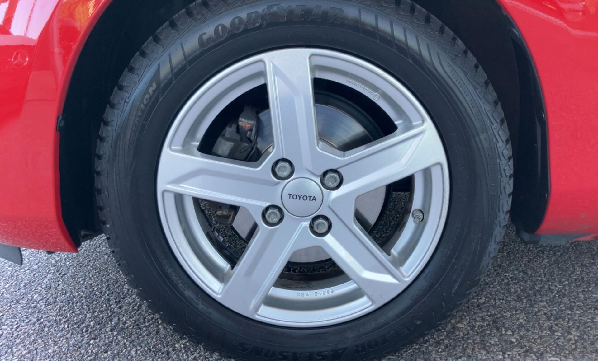 Toyota - TOYOTA YARIS 1,0 VVT