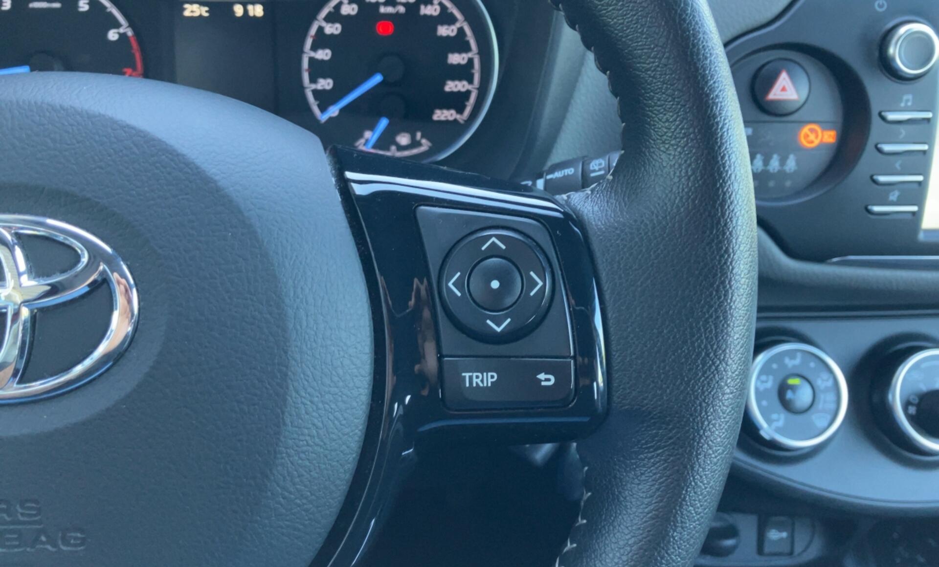 Toyota - TOYOTA YARIS 1,0 VVT