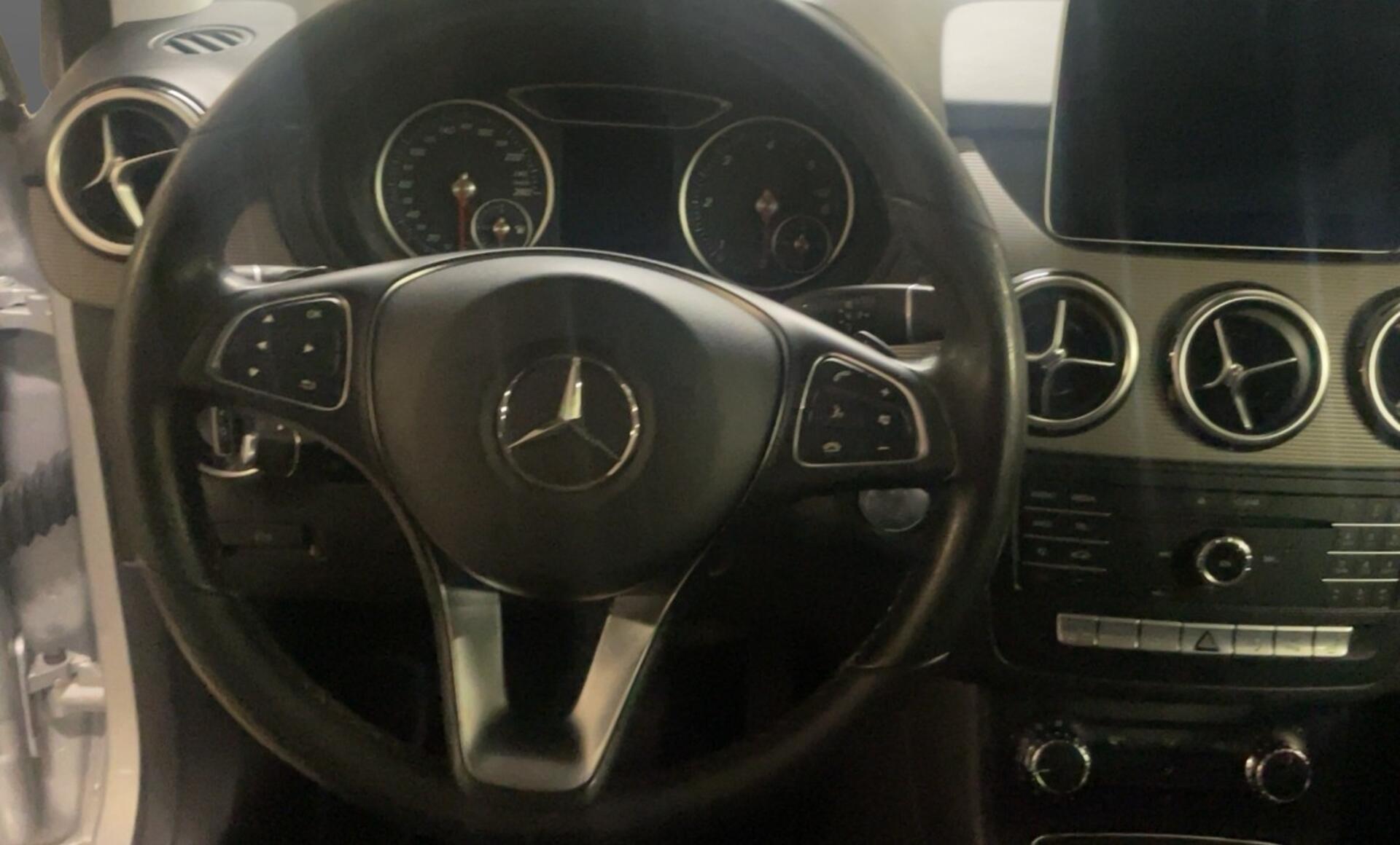 Mercedes-Benz - B 180 d