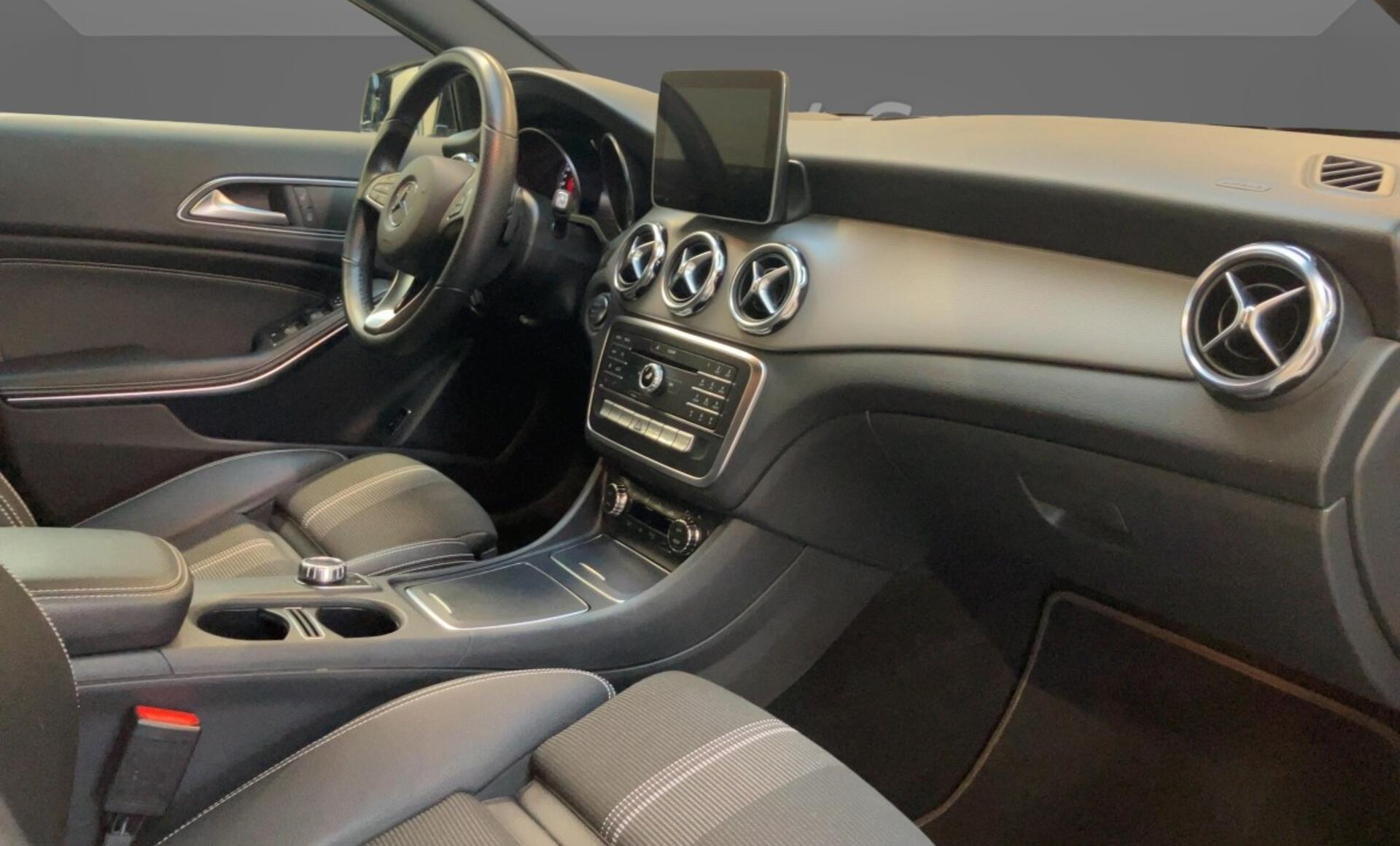 Mercedes-Benz - GLA 180