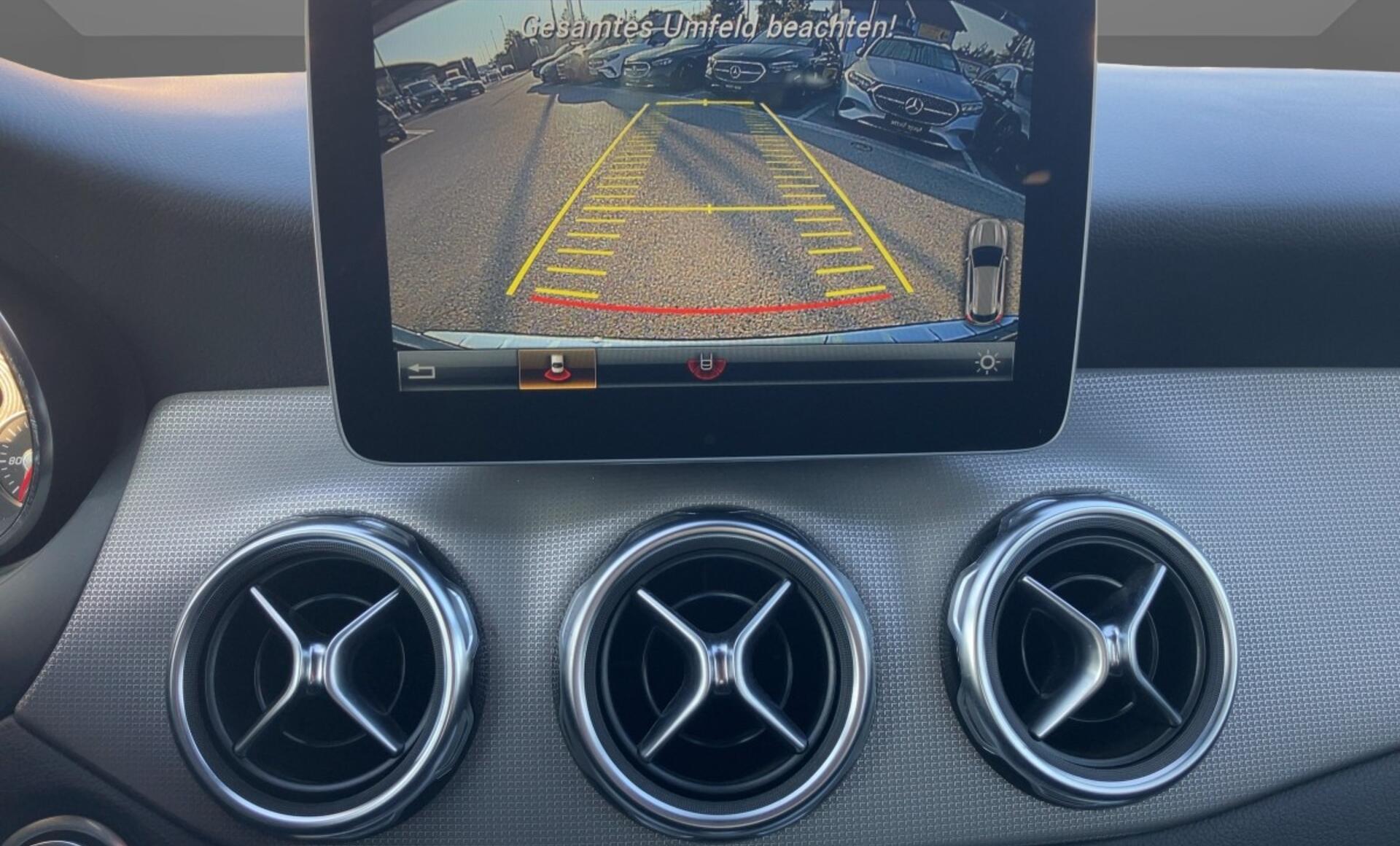 Mercedes-Benz - GLA 180