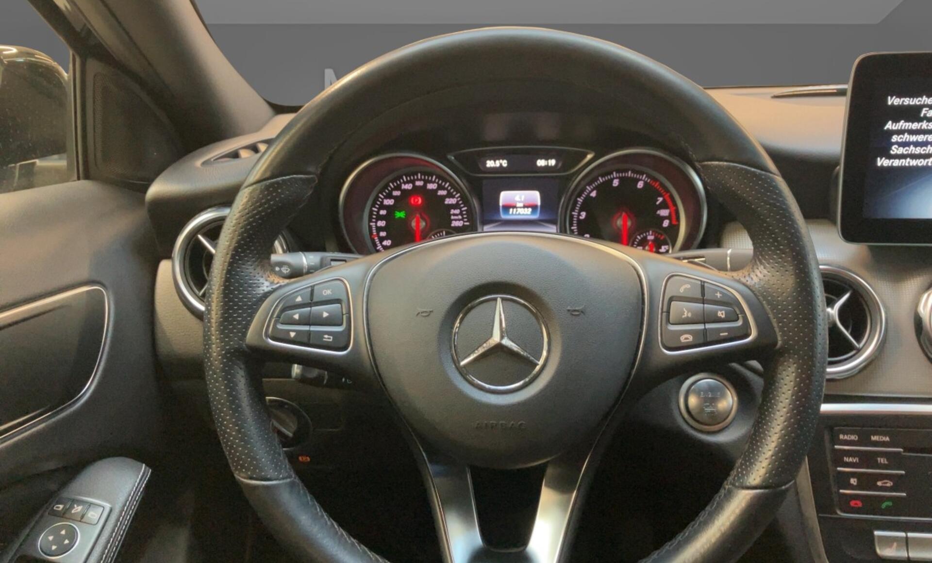 Mercedes-Benz - GLA 180