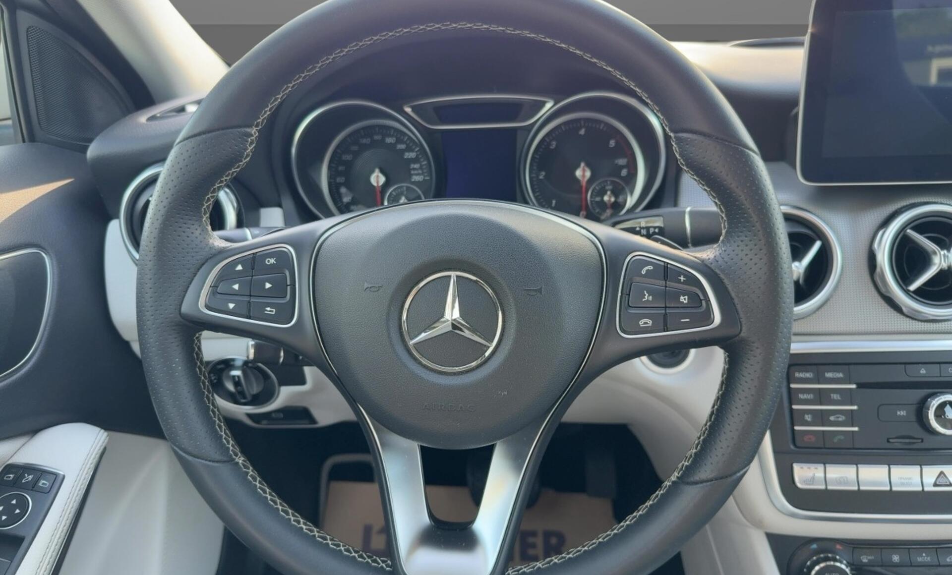 Mercedes-Benz - GLA 200 d 4MATIC