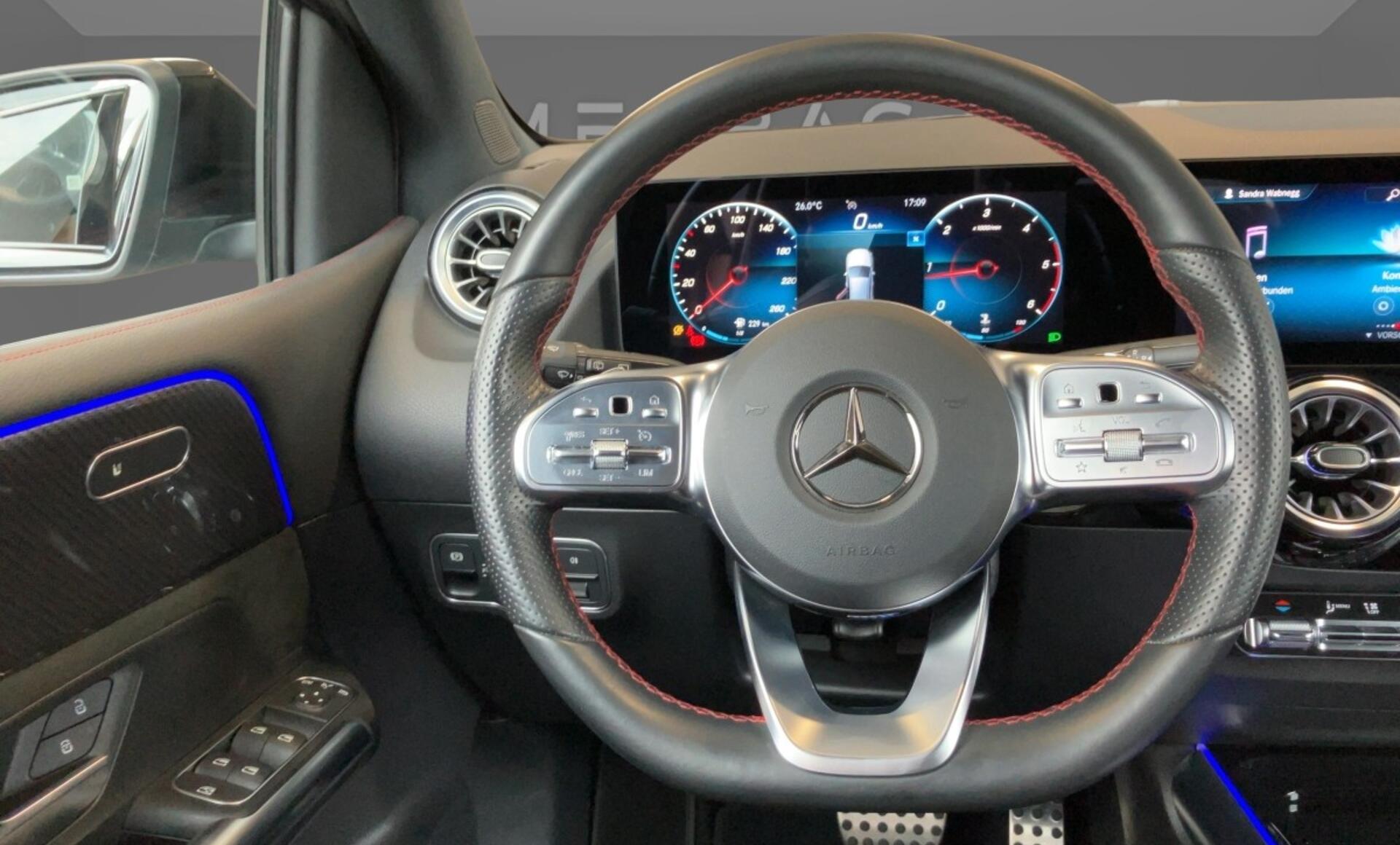 Mercedes-Benz - B 200 d AMG Line