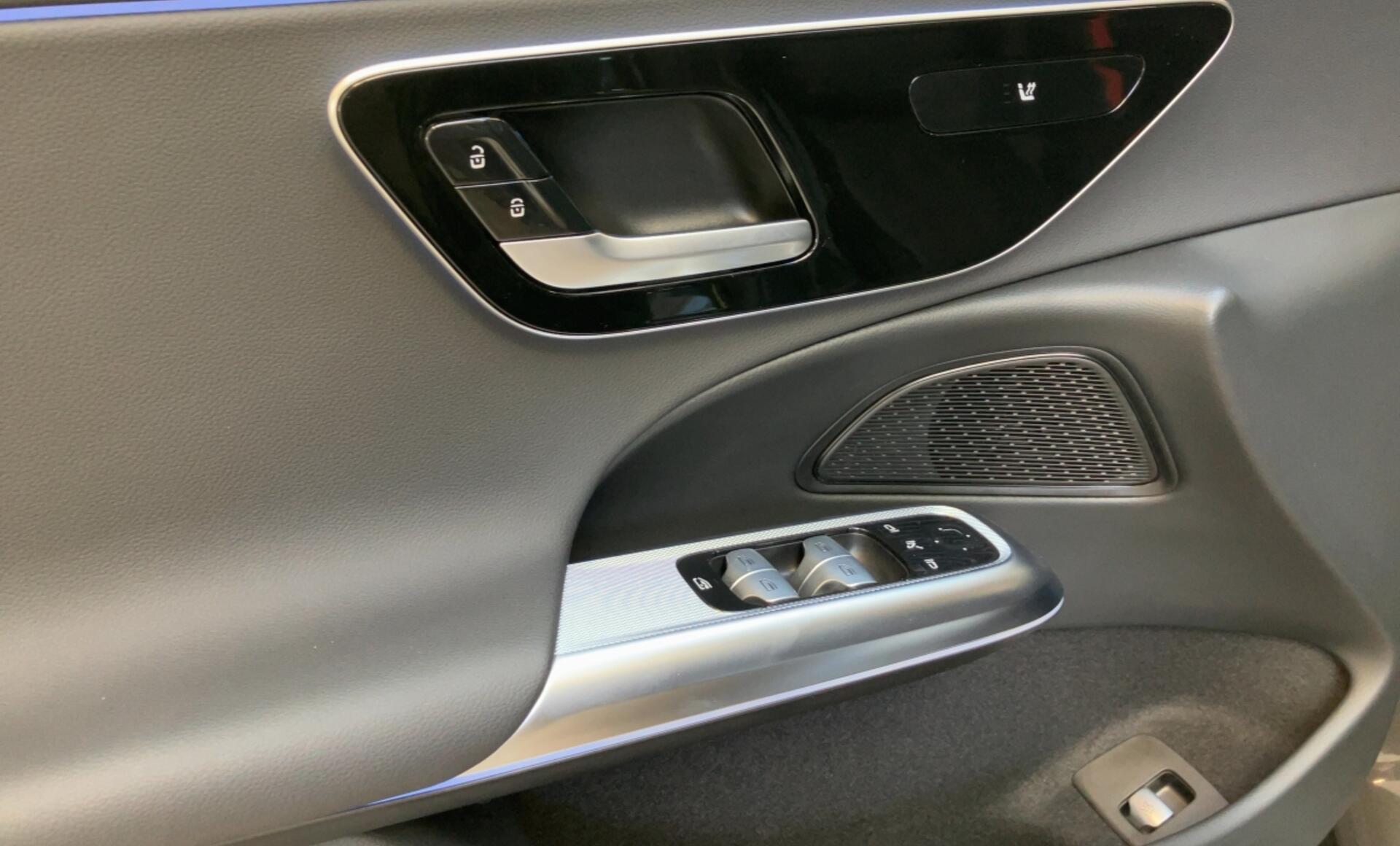 Mercedes-Benz - E 300 de 4MATIC T-Modell mit EQ Hybrid Technologie