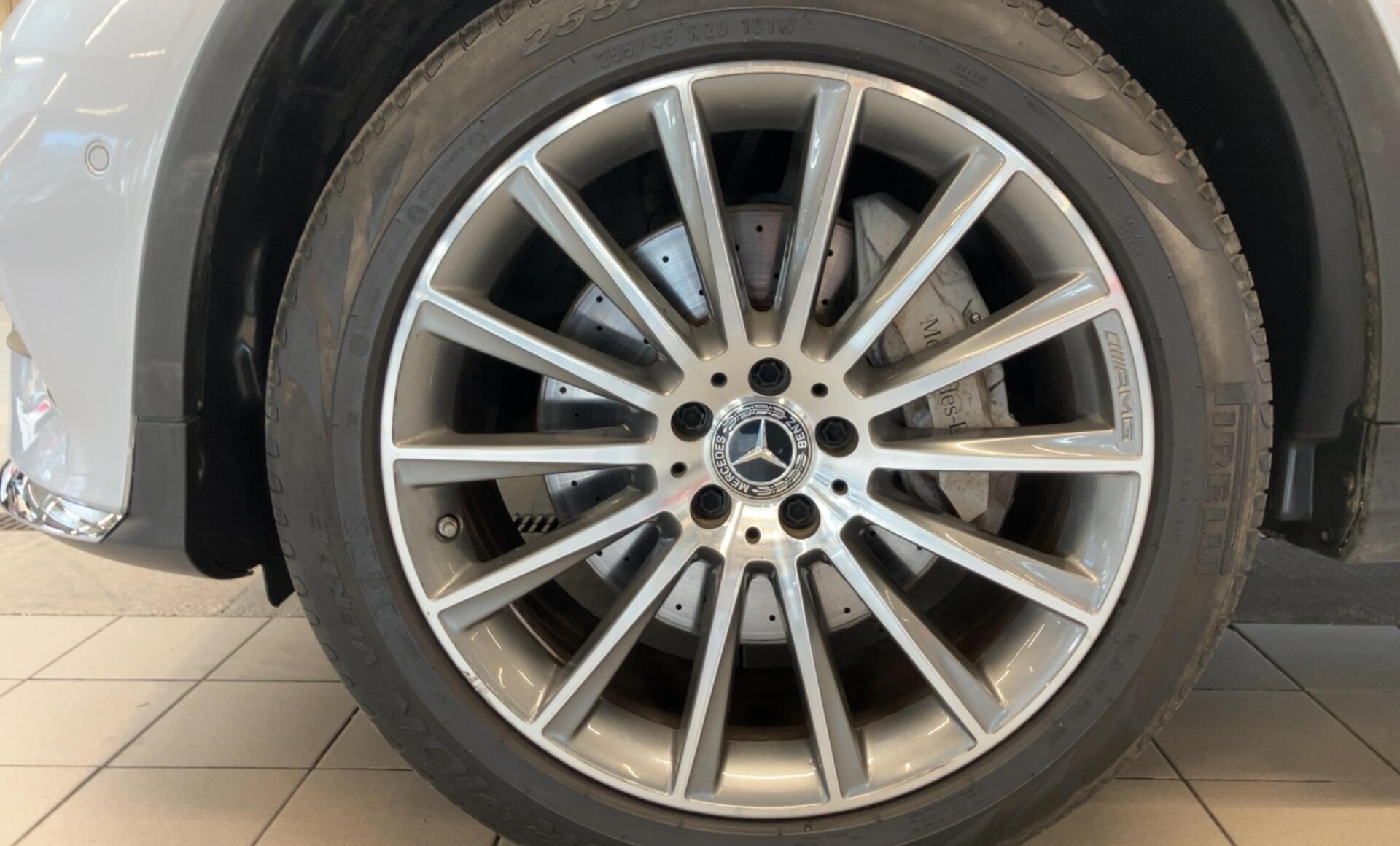 Mercedes-Benz - GLC 250 4MATIC AMG Line