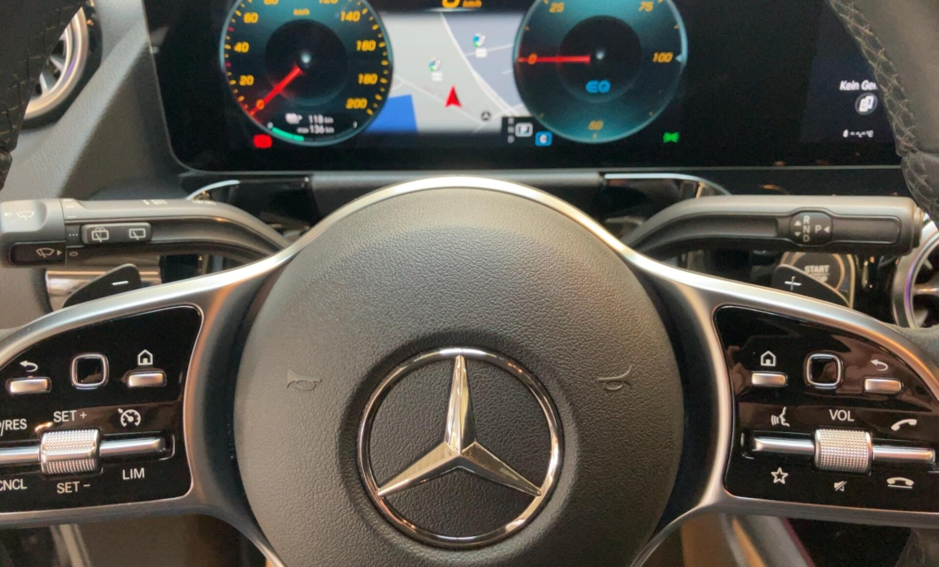 Mercedes-Benz - EQA 250