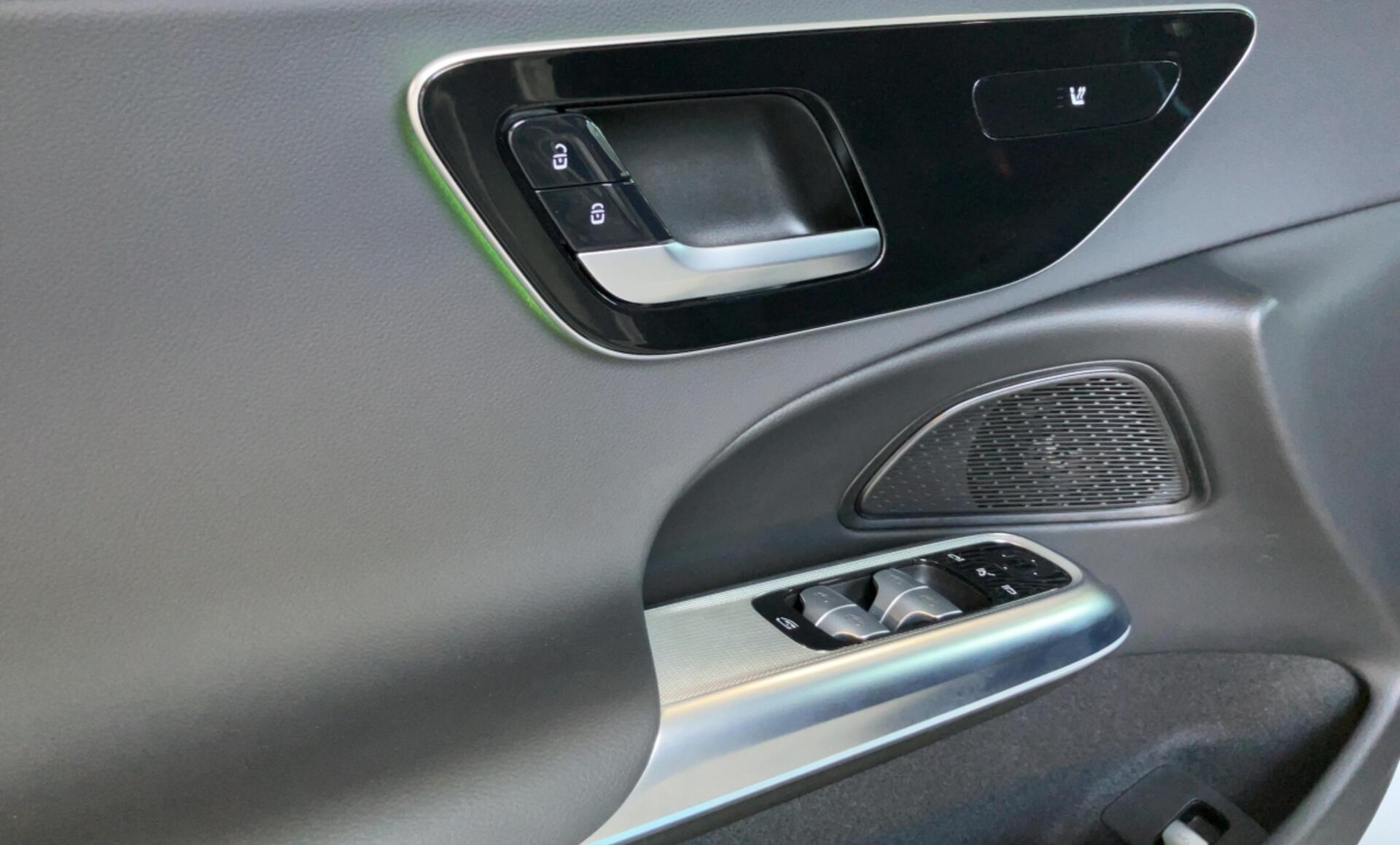 Mercedes-Benz - E 300 de 4MATIC T-Modell mit EQ Hybrid Technologie