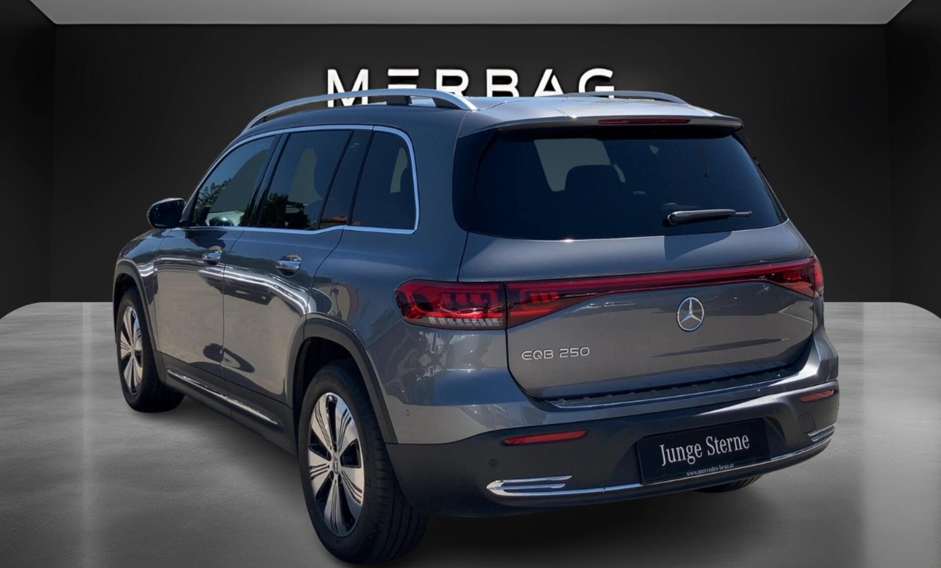 Mercedes-Benz - EQB 250