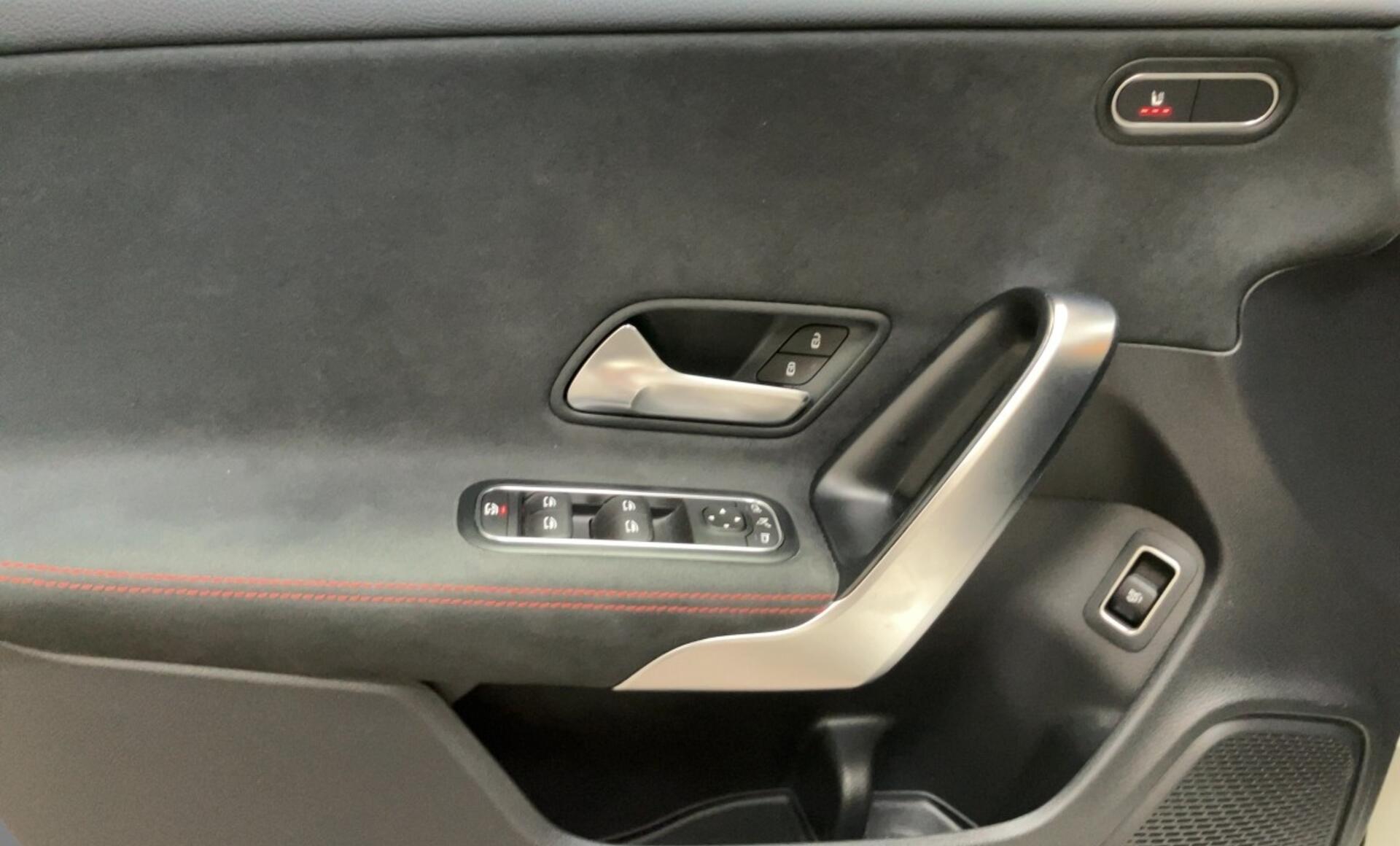Mercedes-Benz - CLA 180 d Coupé Österreich-Edition