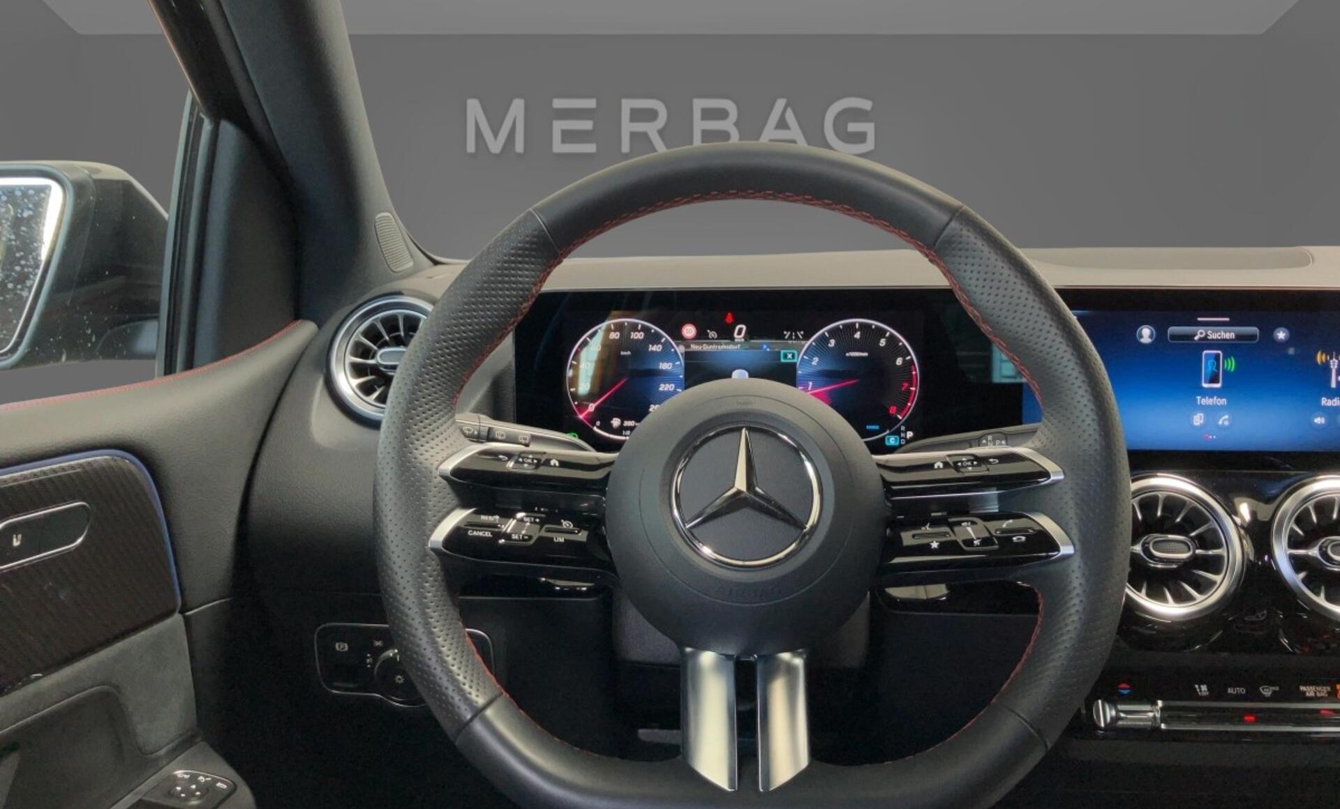 Mercedes-Benz - B 220 4MATIC AMG Line