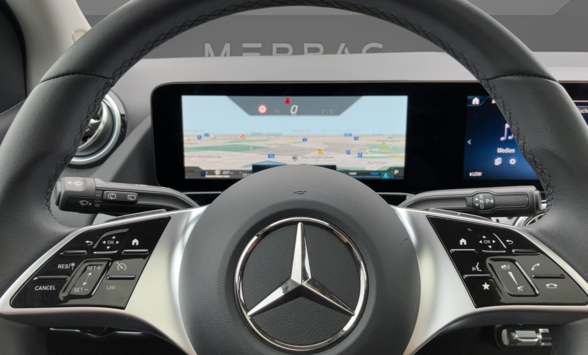 Mercedes-Benz - B 220 4MATIC