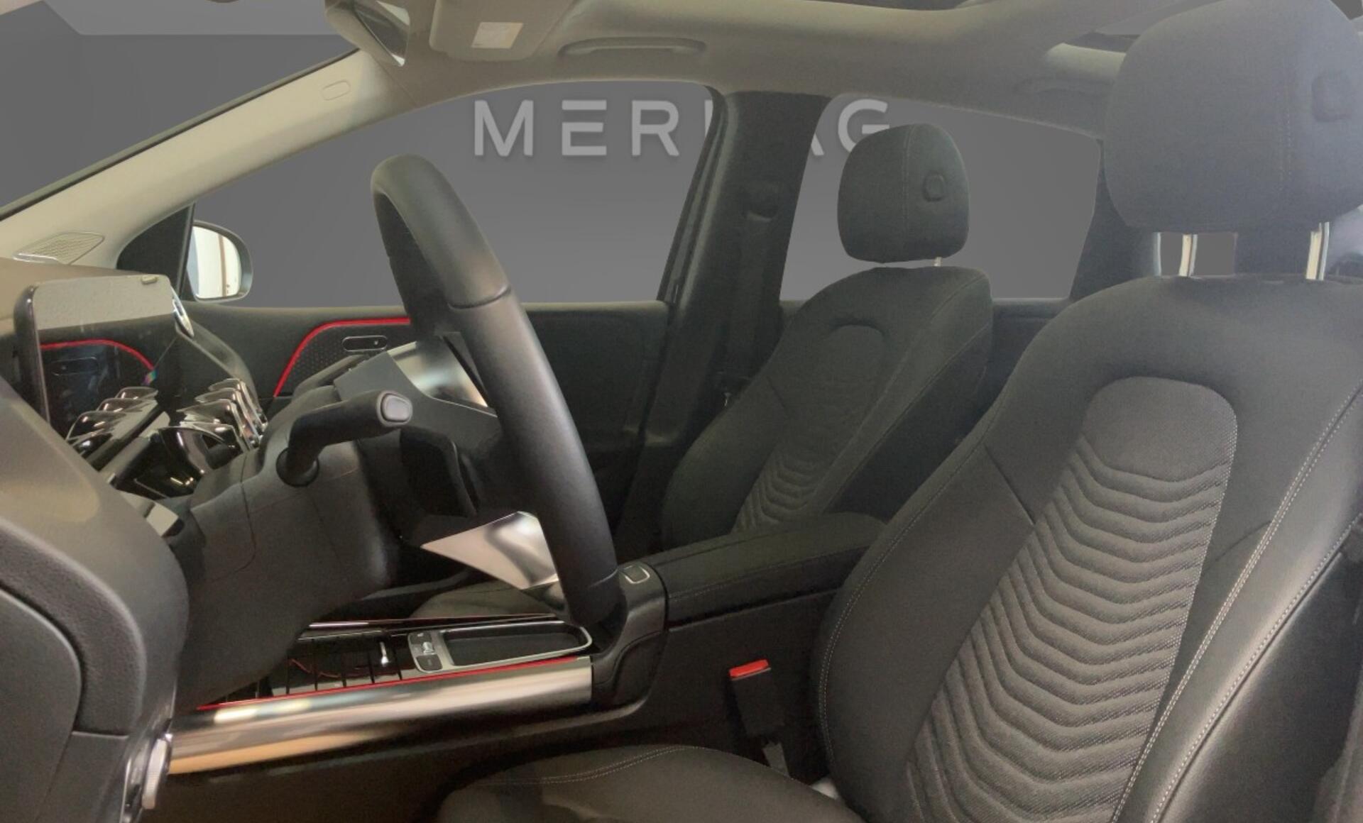Mercedes-Benz - B 220 4MATIC
