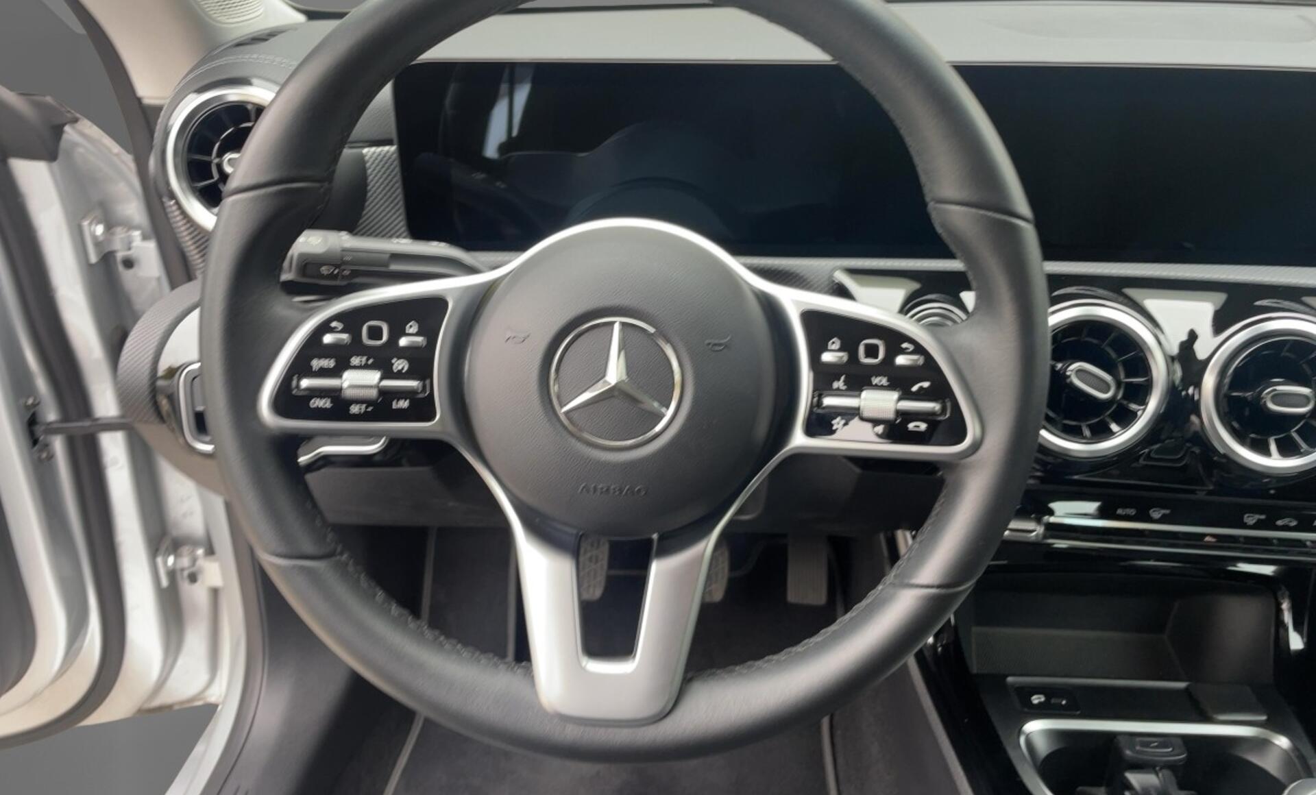 Mercedes-Benz - CLA 180 Coupé