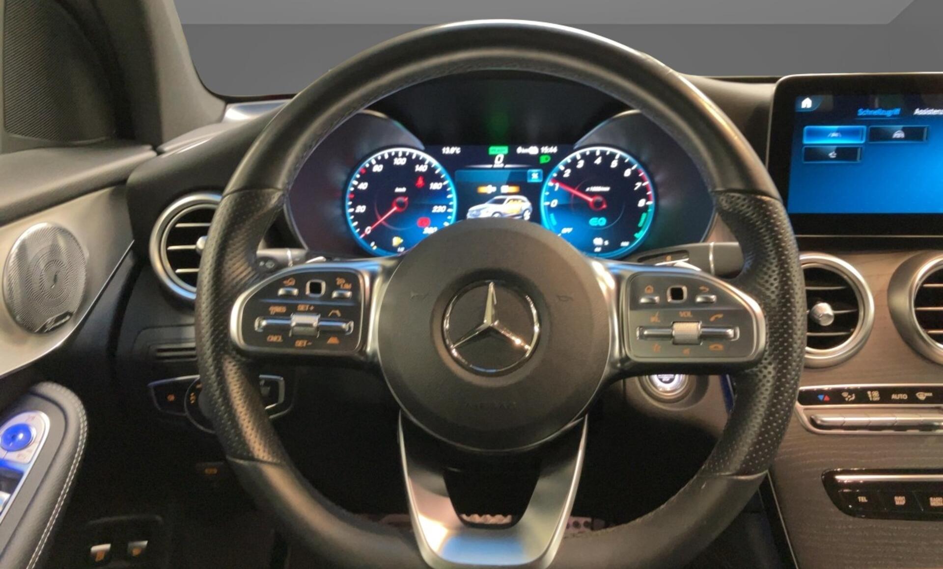 Mercedes-Benz - GLC 300 e 4MATIC