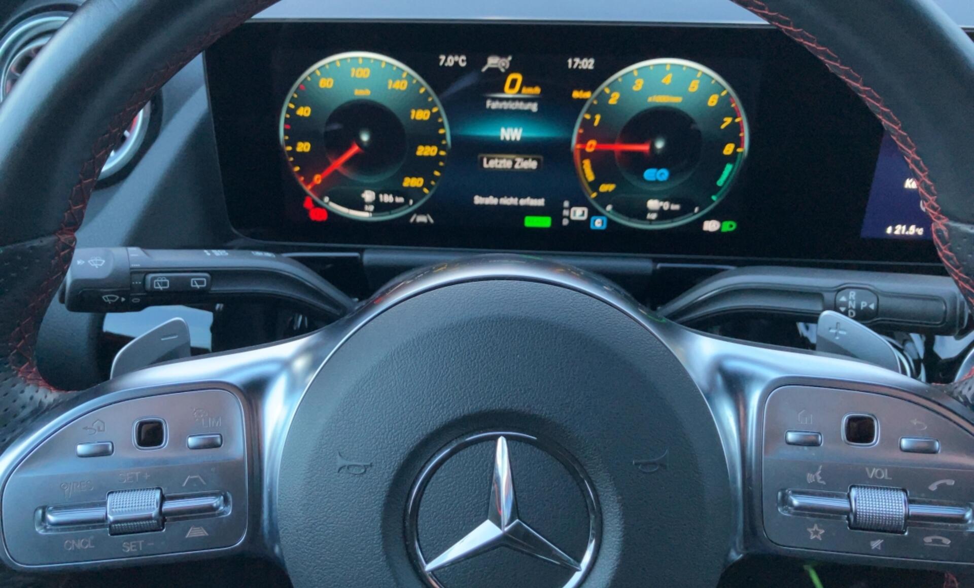 Mercedes-Benz - GLA 250e AMG Line