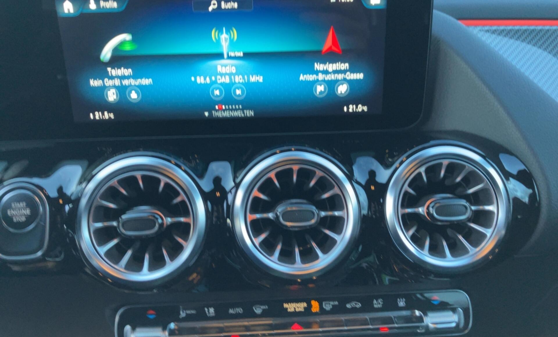 Mercedes-Benz - GLA 250e AMG Line