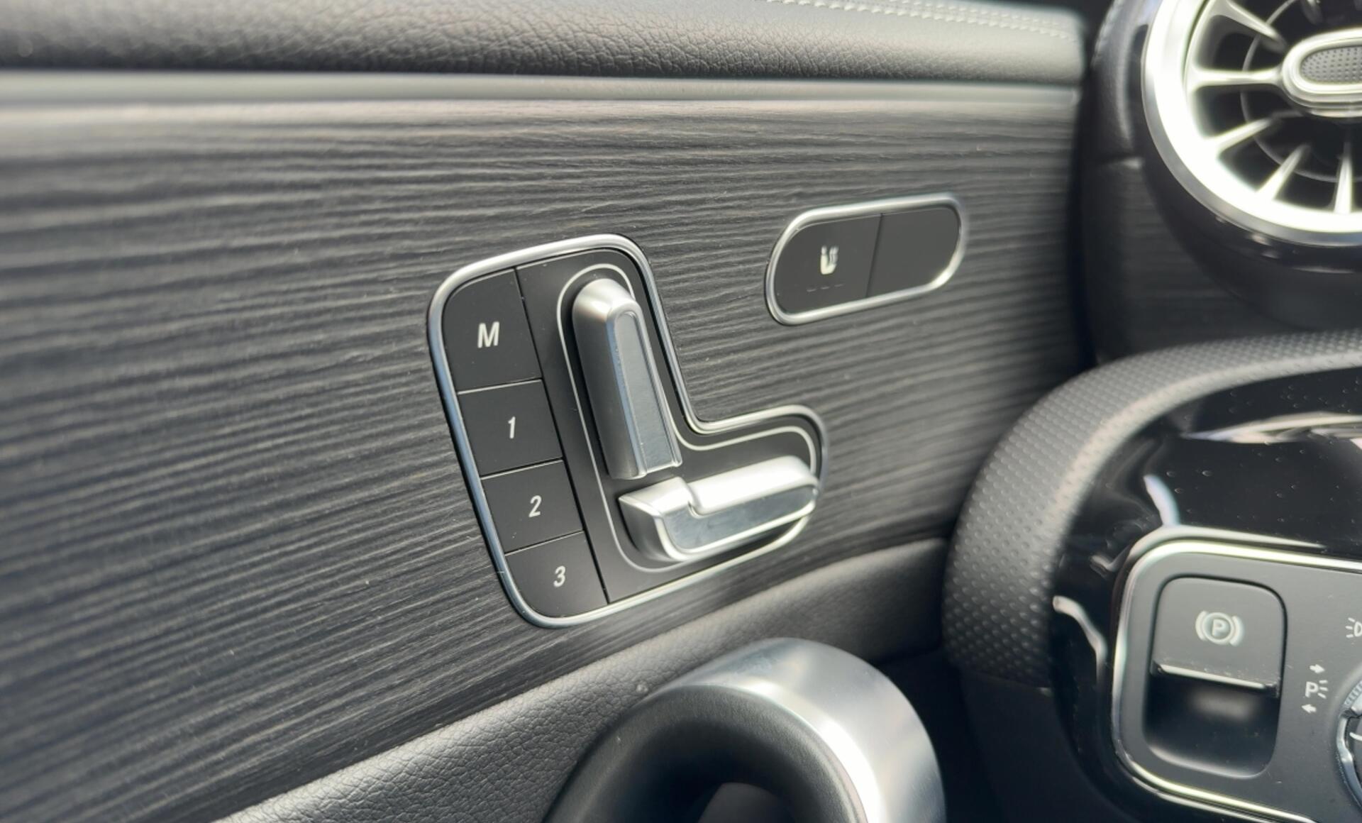 Mercedes-Benz - CLA 220 4MATIC Coupé