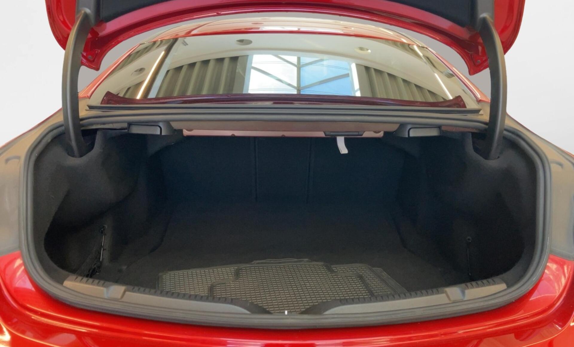 Mercedes-Benz - E 220 d 4MATIC Coupé