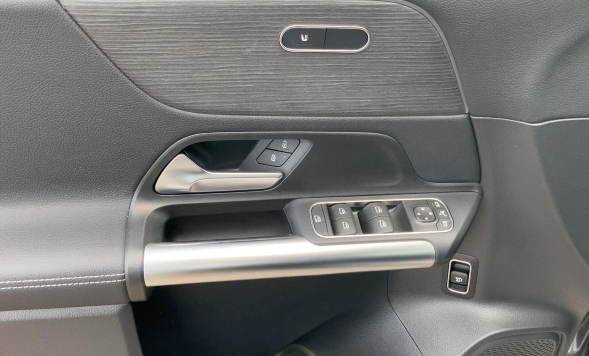 Mercedes-Benz - B 220 4MATIC