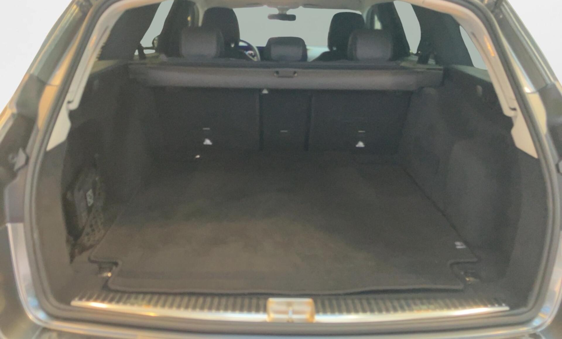 Mercedes-Benz - E 220 d T-Modell Austria Edition