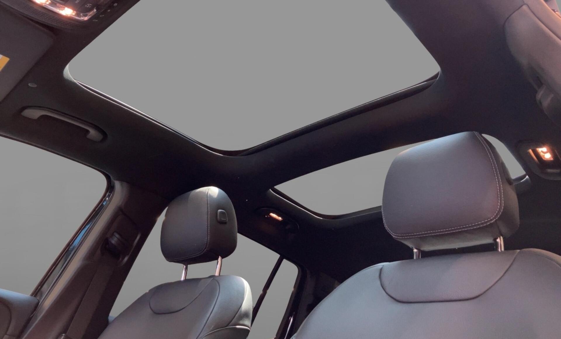 Mercedes-Benz - EQB 300 4MATIC