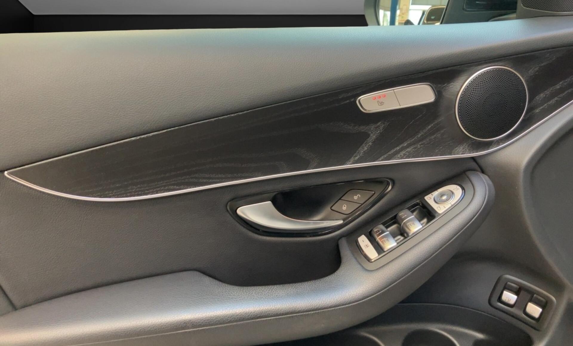 Mercedes-Benz - GLC 300 e 4MATIC