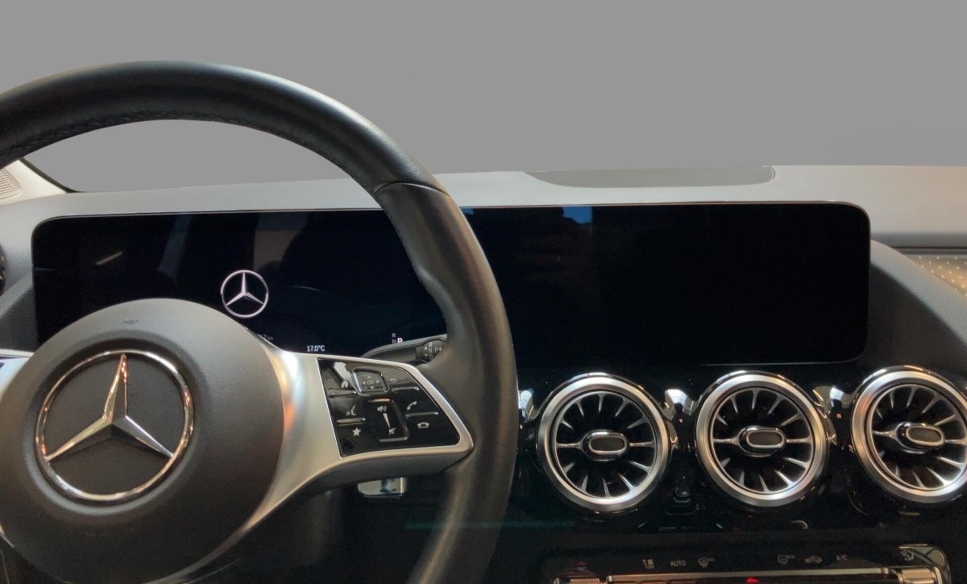 Mercedes-Benz - GLA 200