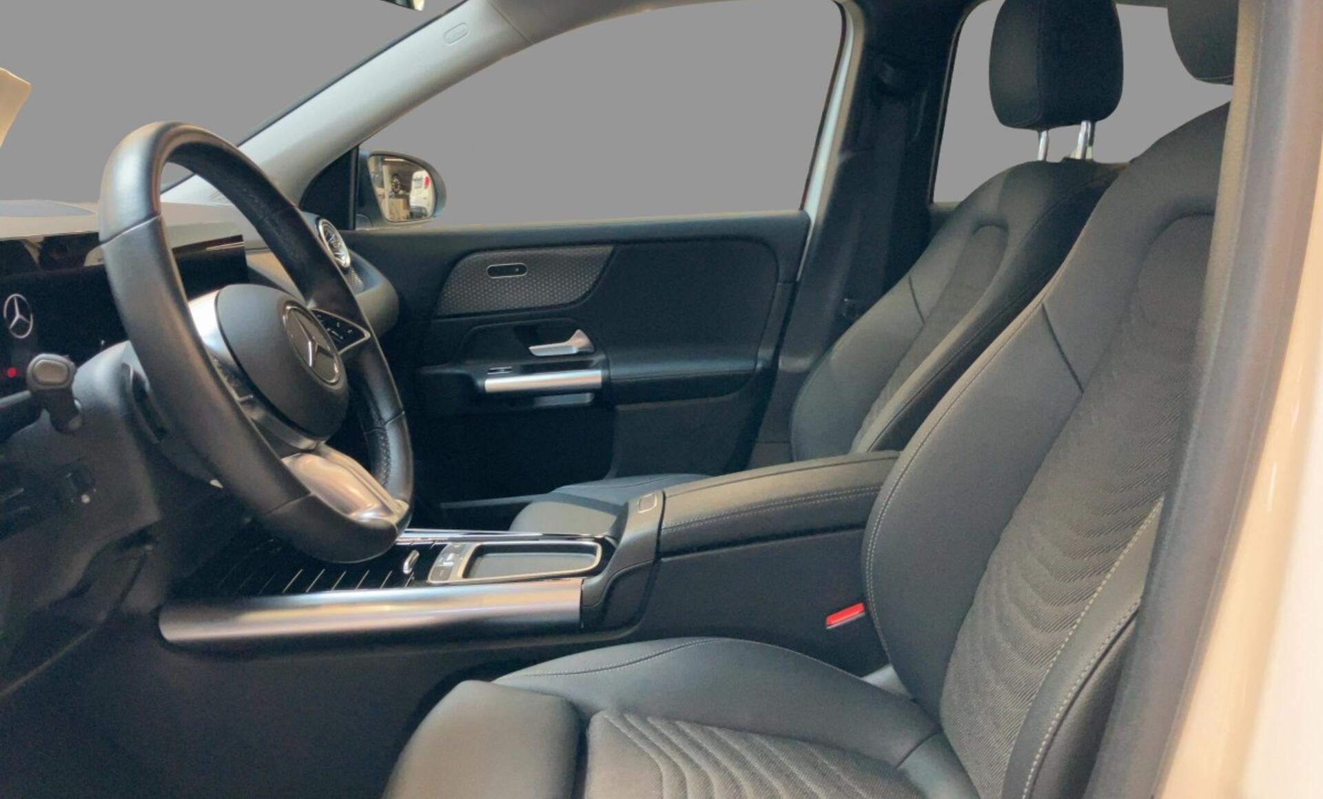 Mercedes-Benz - GLA 200