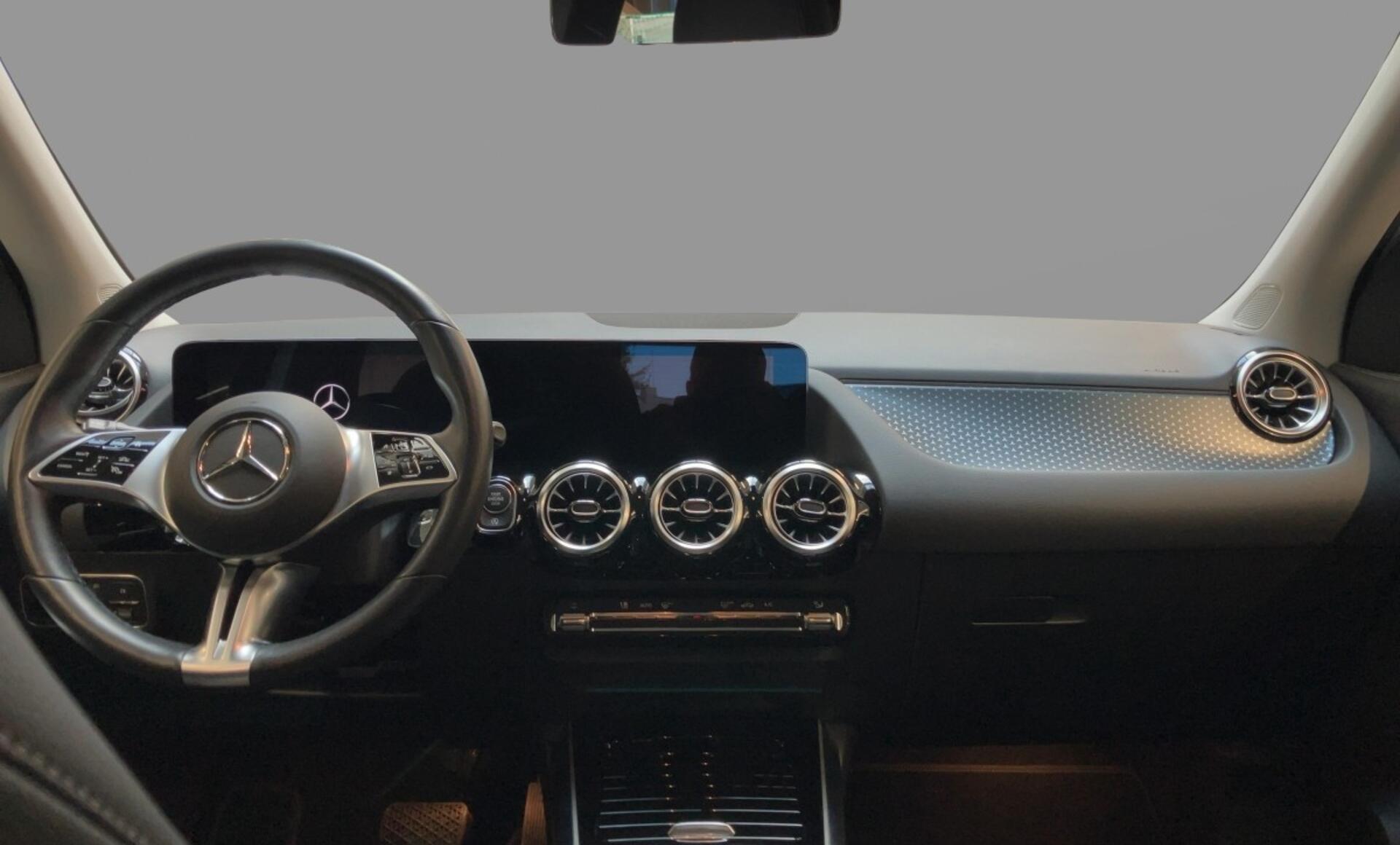 Mercedes-Benz - GLA 200