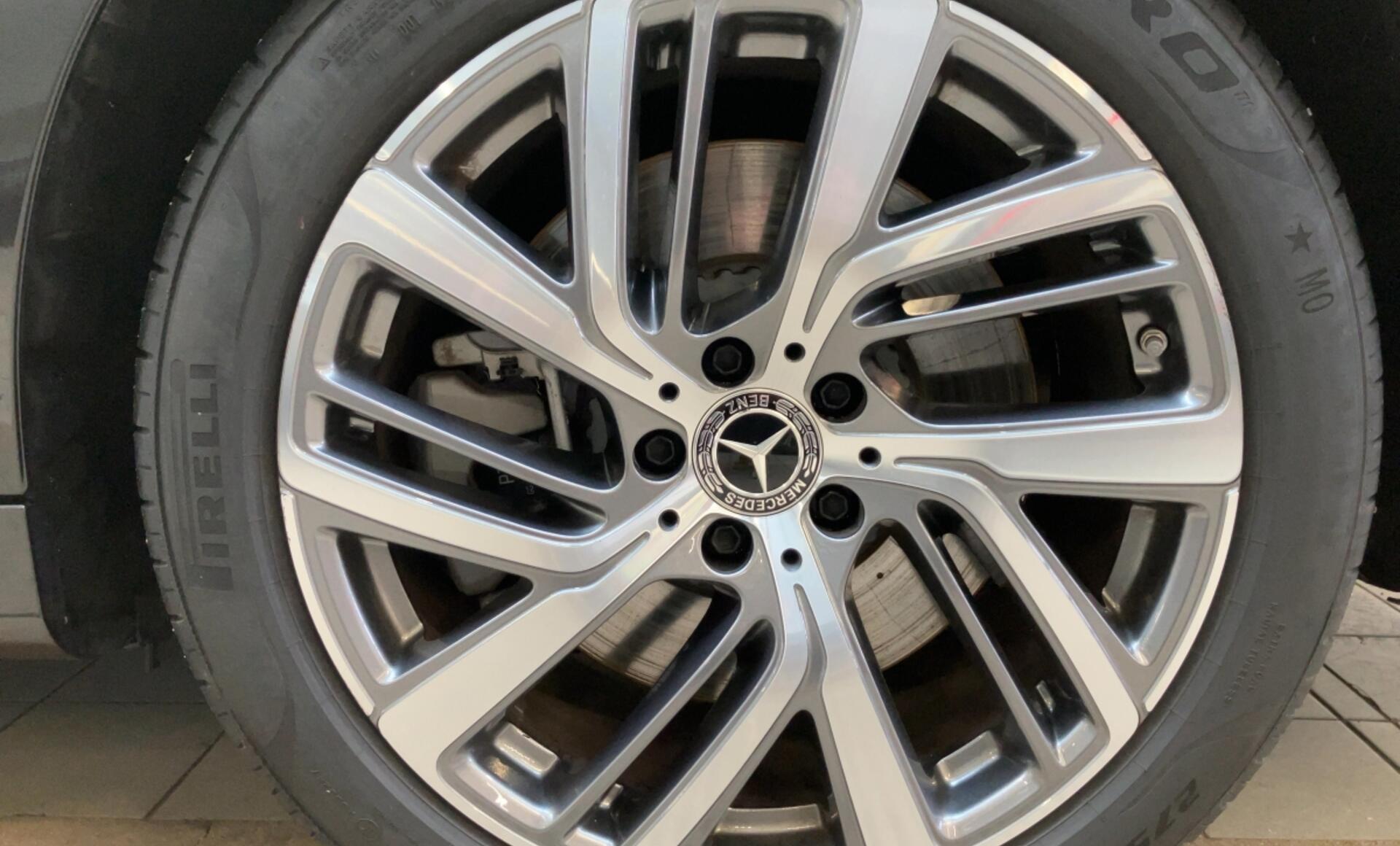 Mercedes-Benz - E 300 de 4MATIC Limousine