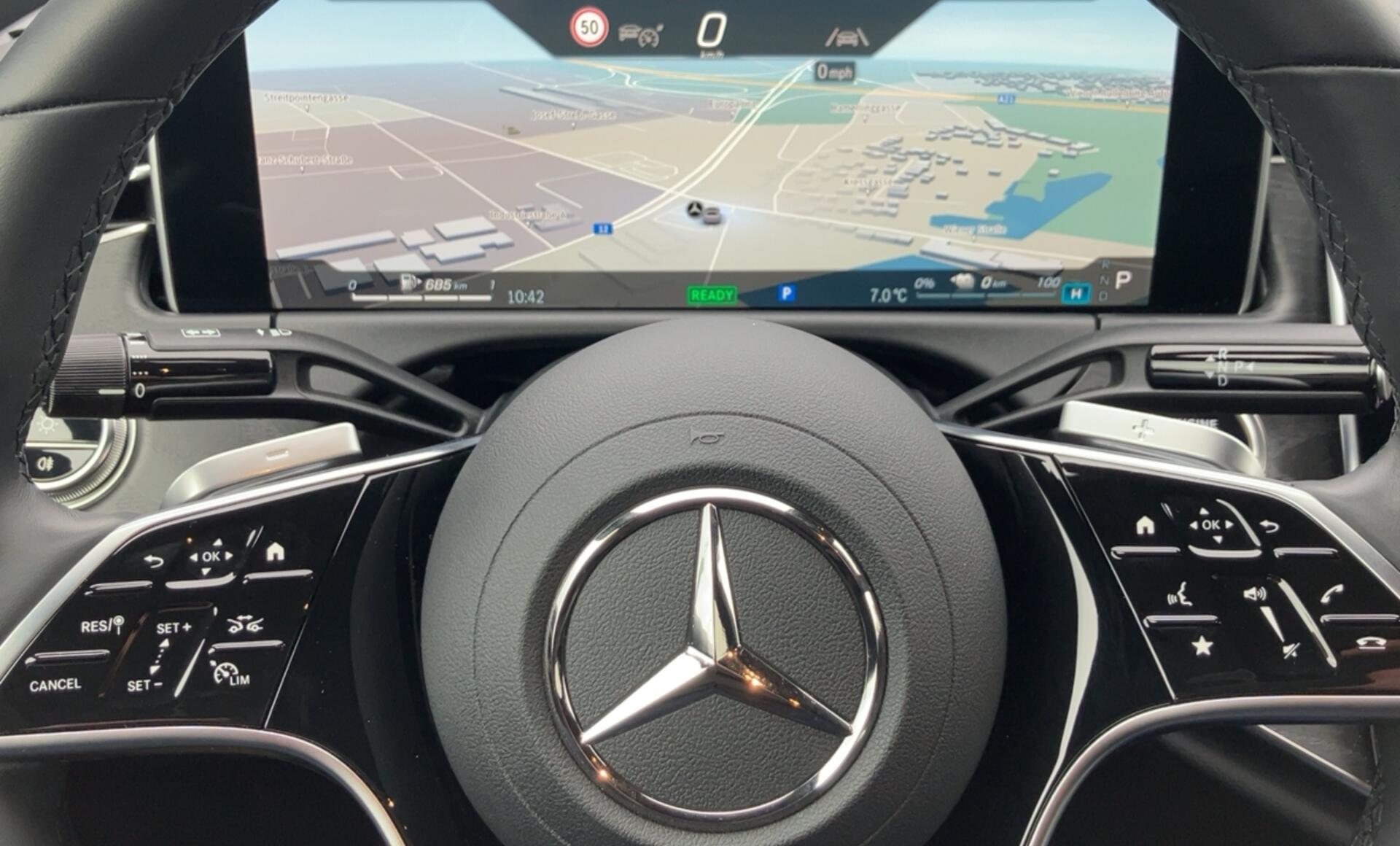 Mercedes-Benz - E 300 de 4MATIC Limousine