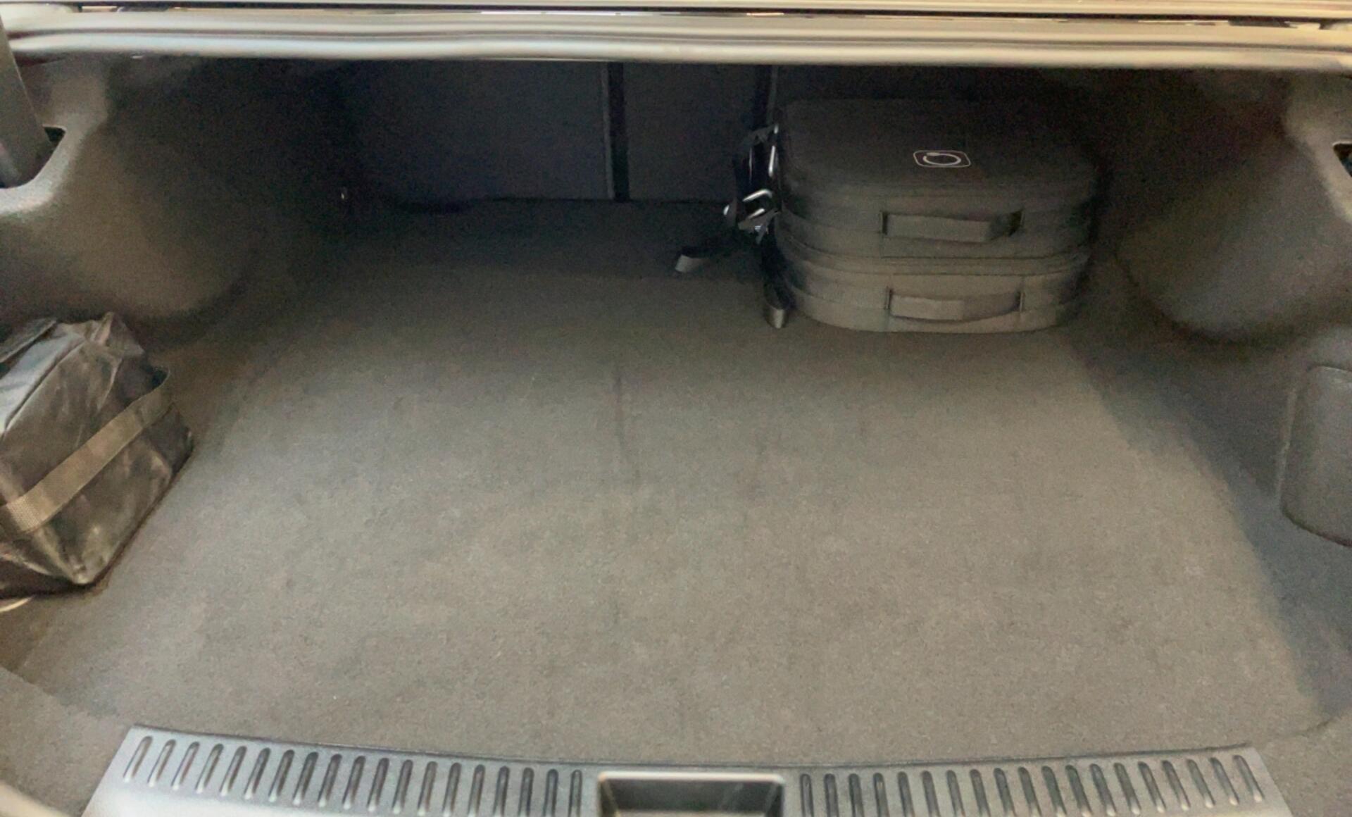 Mercedes-Benz - E 300 de 4MATIC Limousine