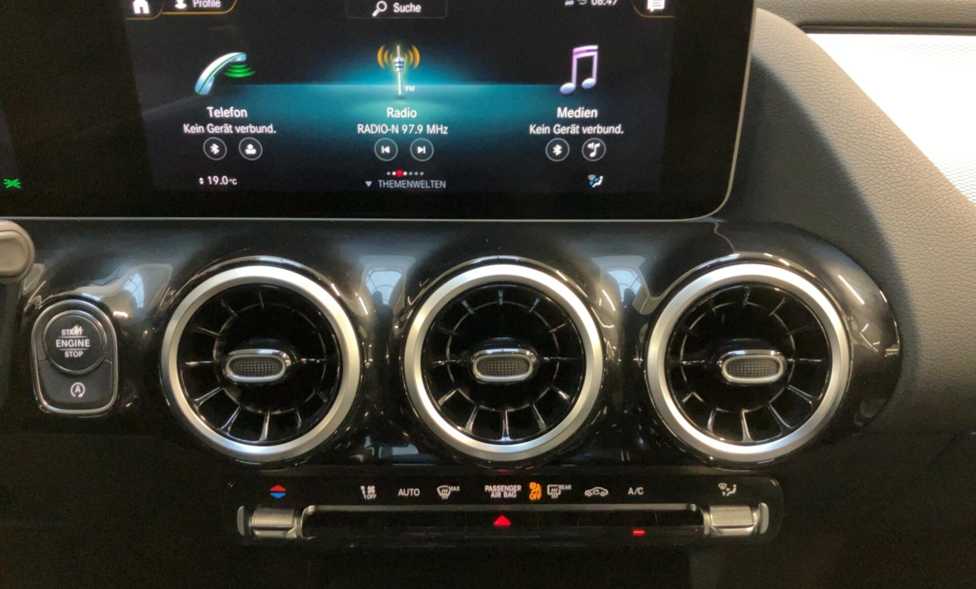 Mercedes-Benz - B 180