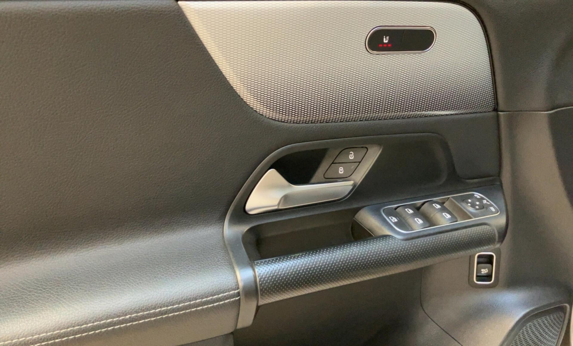 Mercedes-Benz - B 180