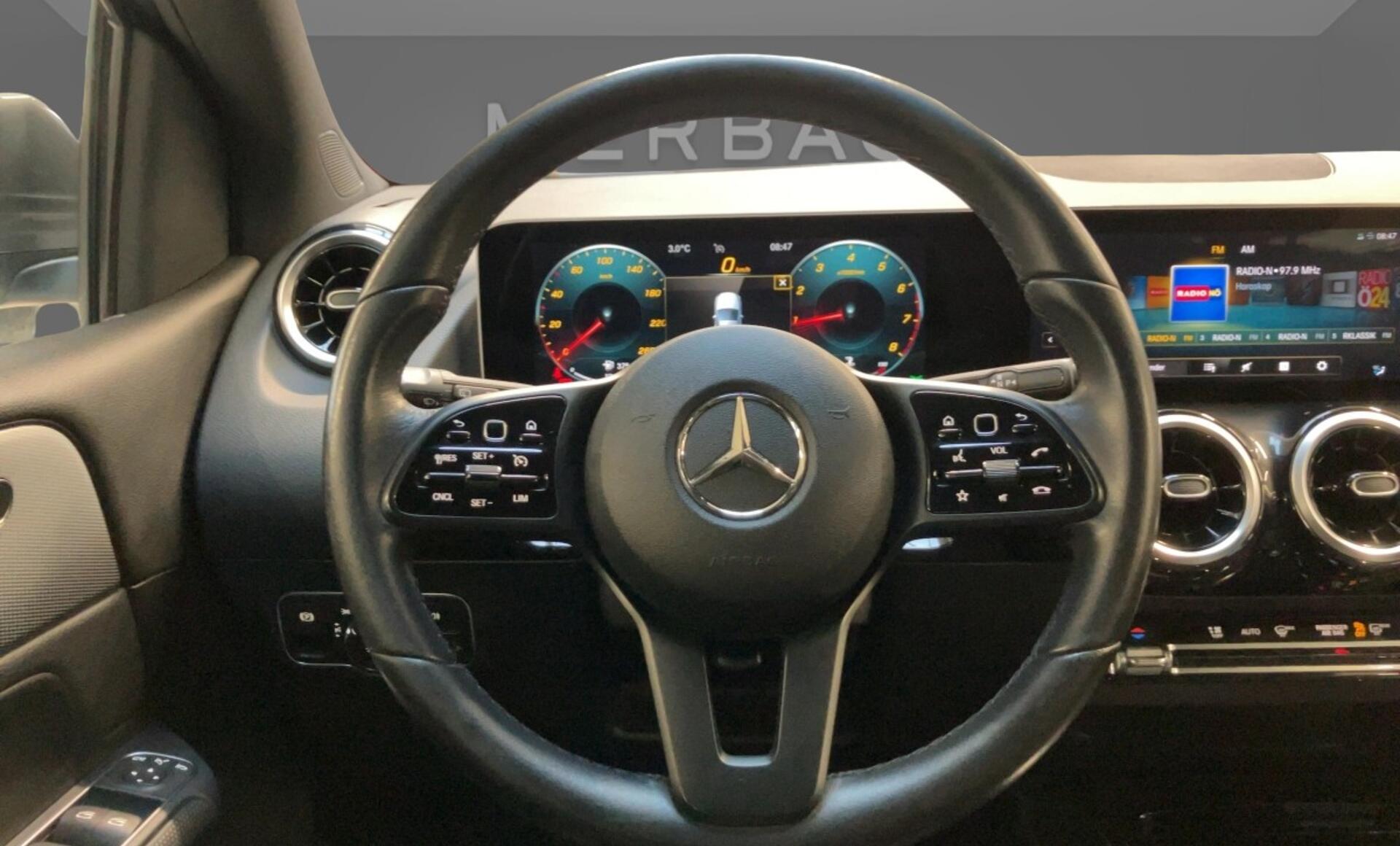 Mercedes-Benz - B 180