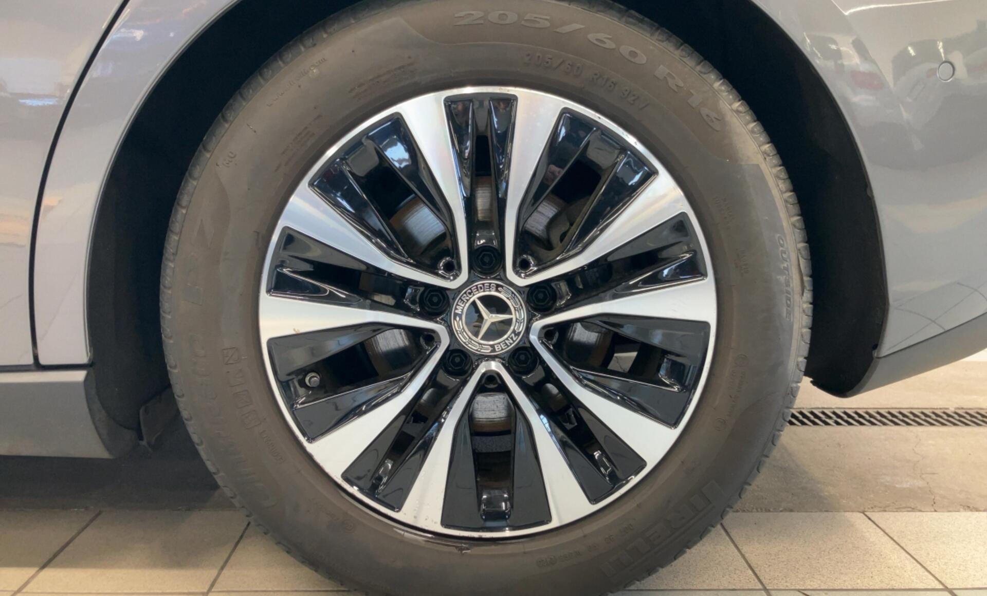 Mercedes-Benz - B 180 d