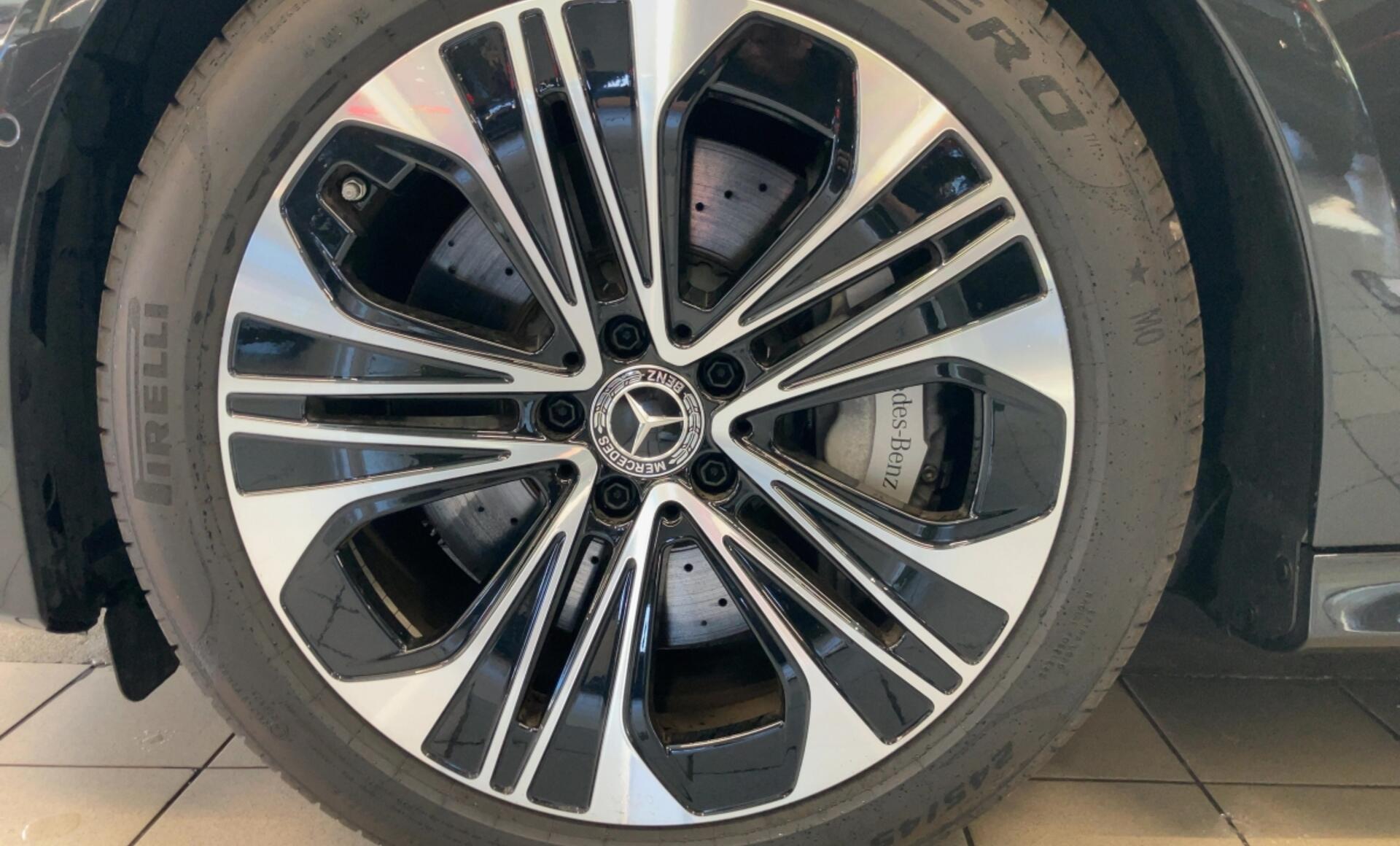 Mercedes-Benz - E 300 de 4MATIC T-Modell mit EQ Hybrid Technologie