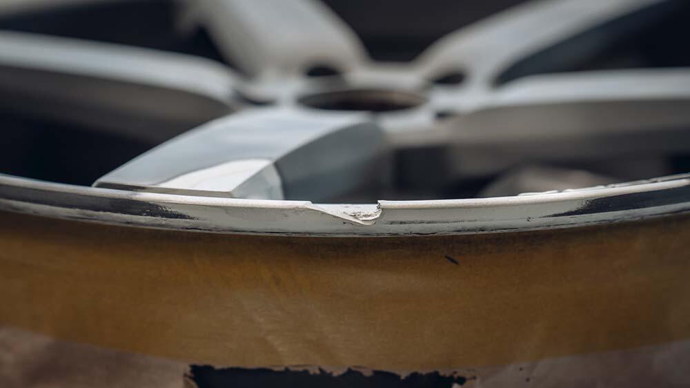 stark beschädigte Felge