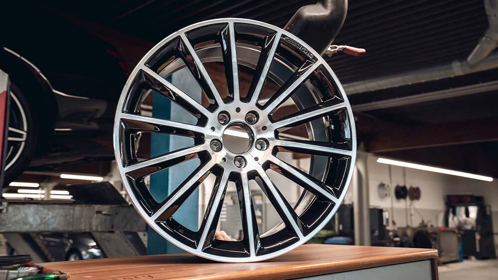 reparierte und neu lackierte Felge